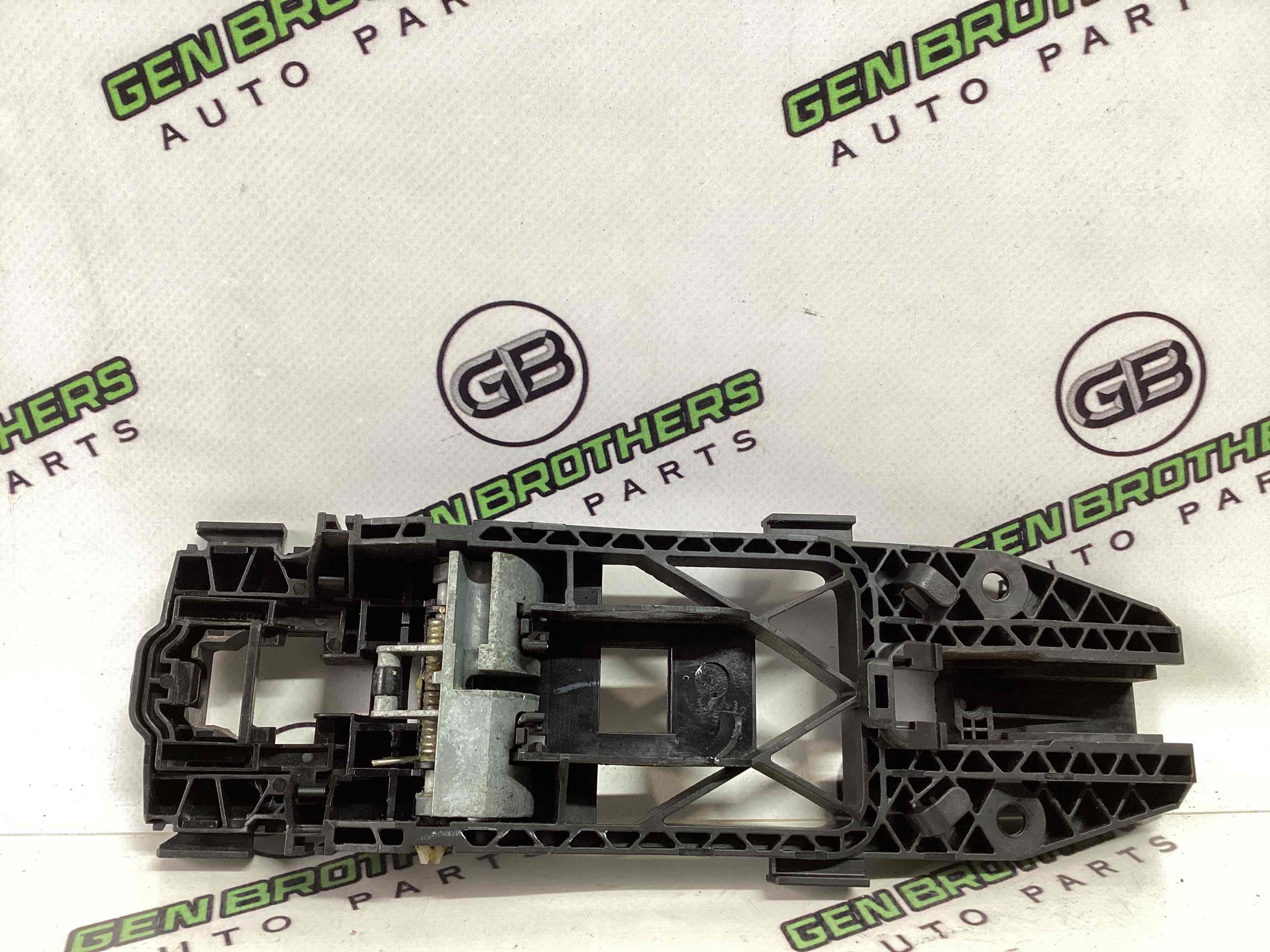 Кронштейн ручки дверей