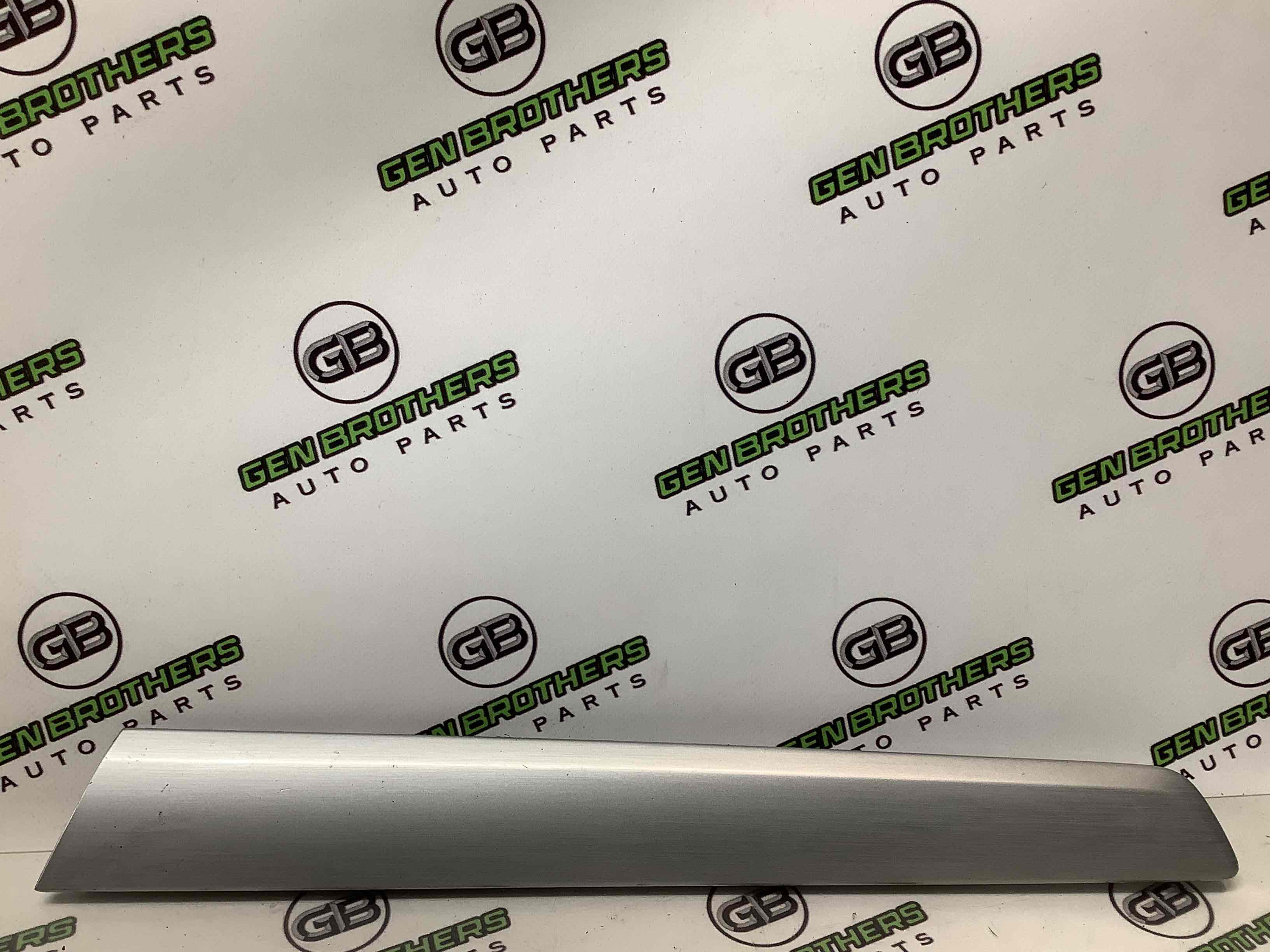 Молдинг двері передньої лівої