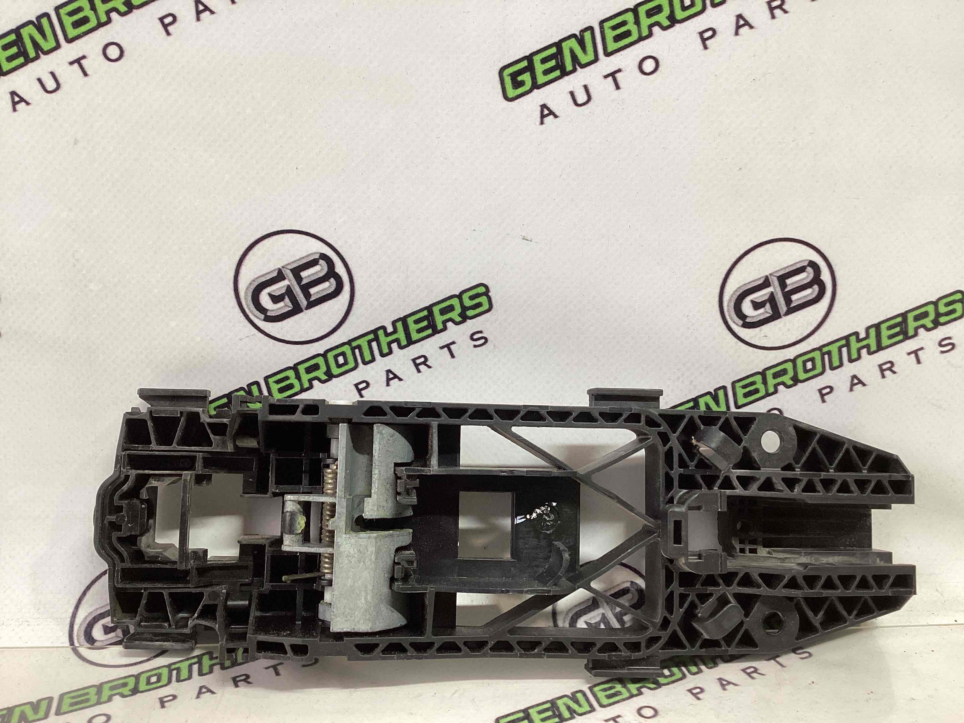 Кронштейн ручки дверей