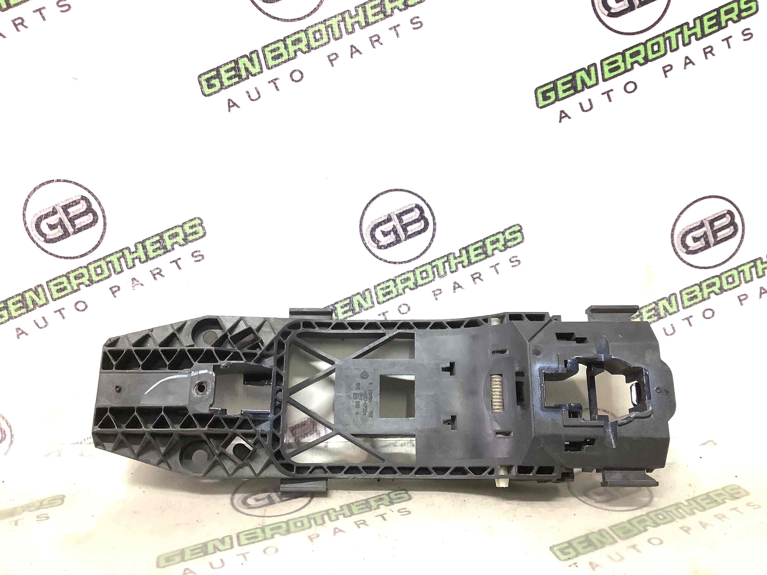 Кронштейн ручки дверей