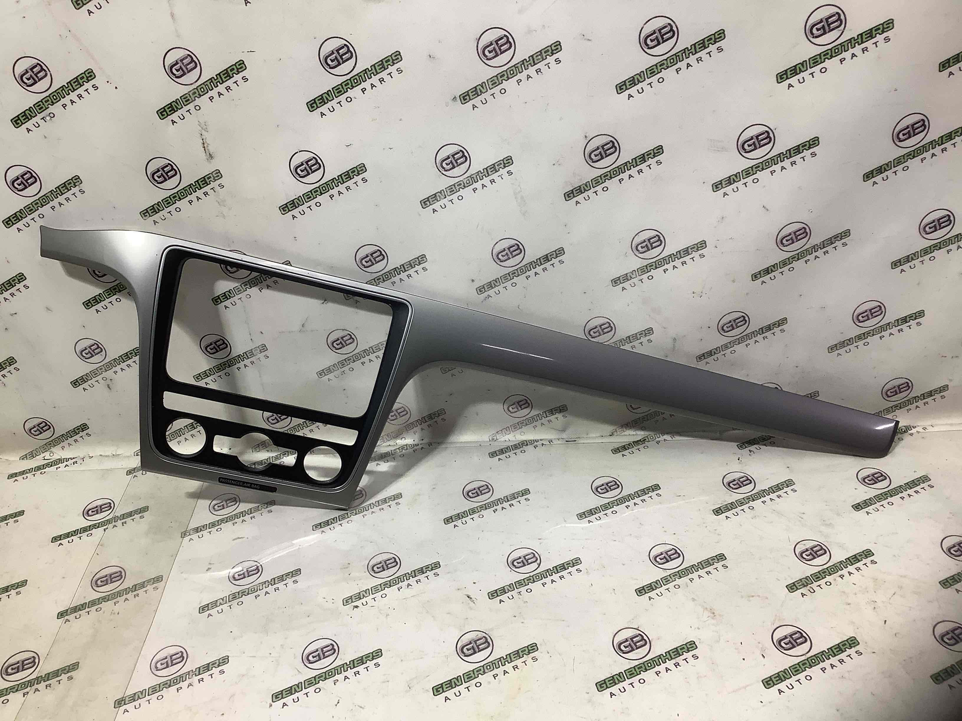 Обшивка панелі приладів торпедо