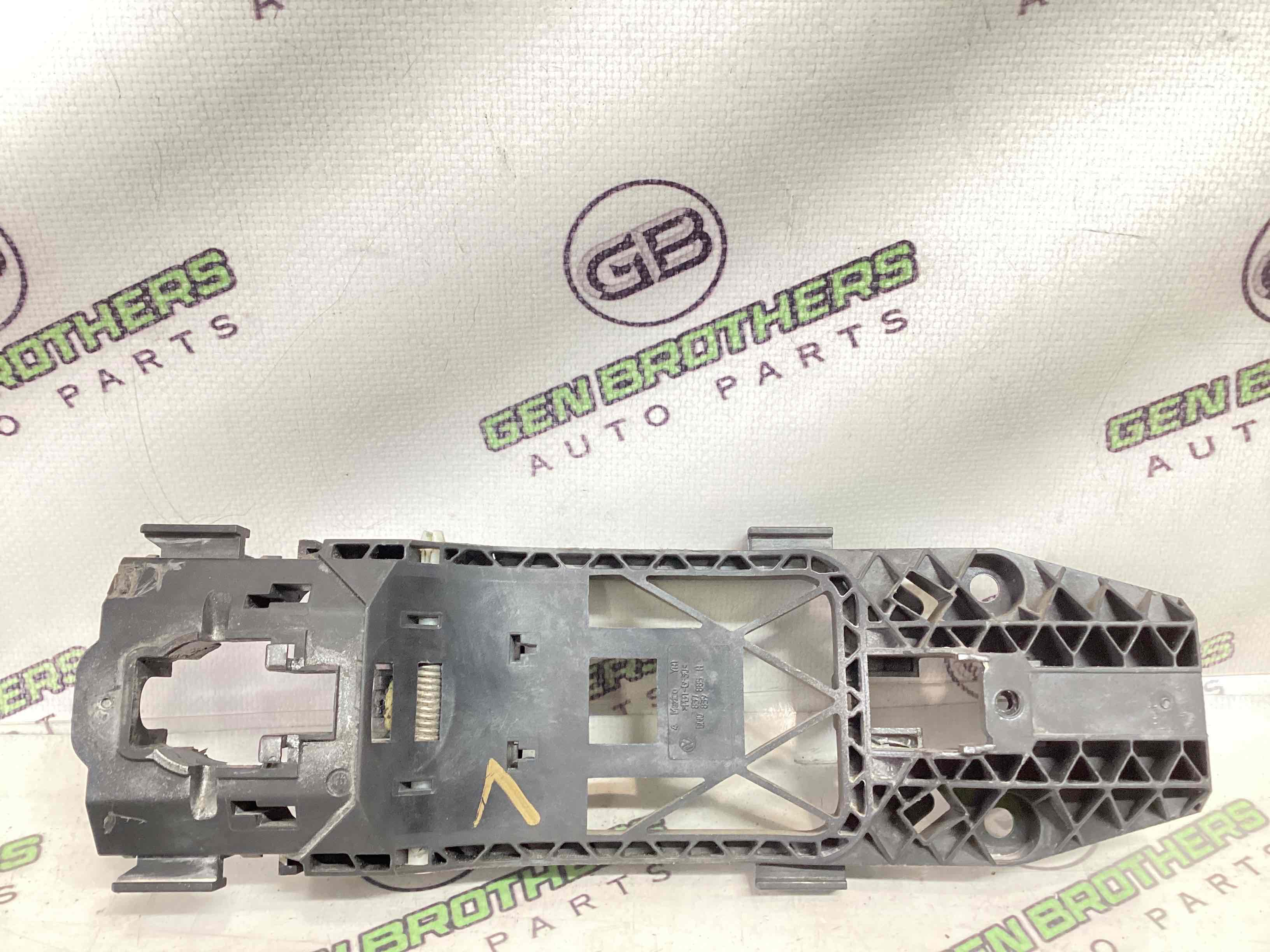 Кронштейн ручки дверей