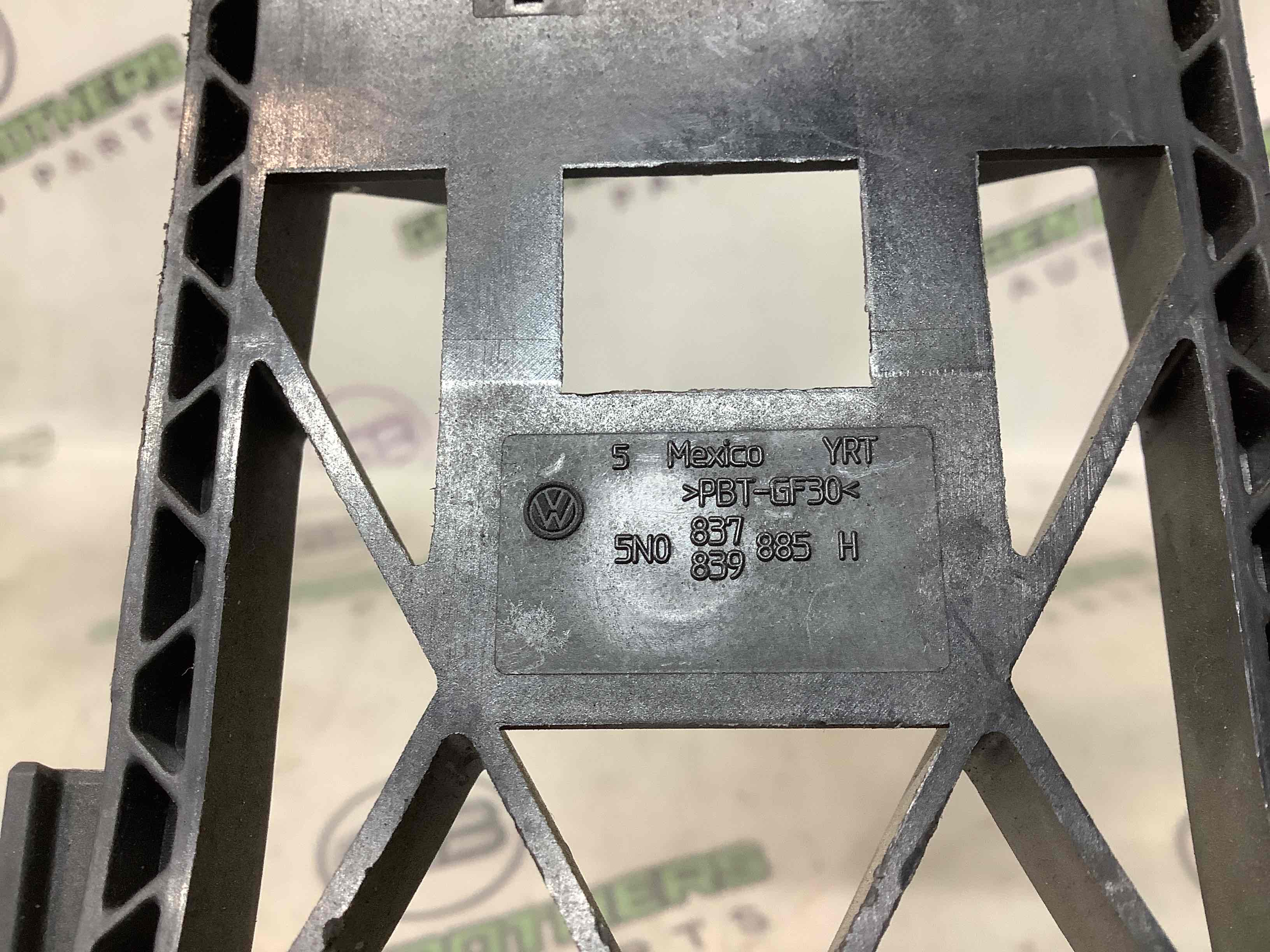 Кронштейн ручки дверей