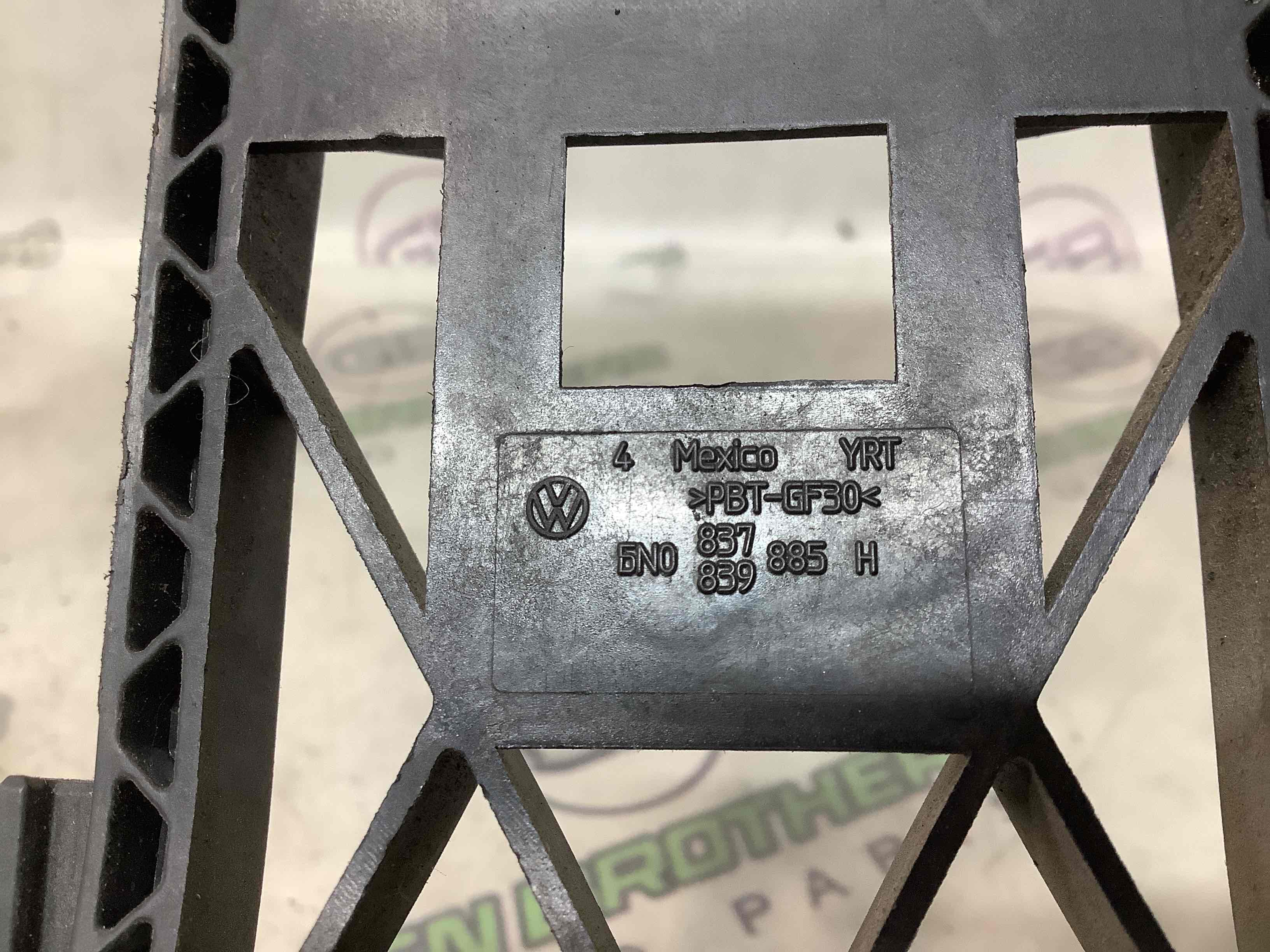 Кронштейн ручки дверей