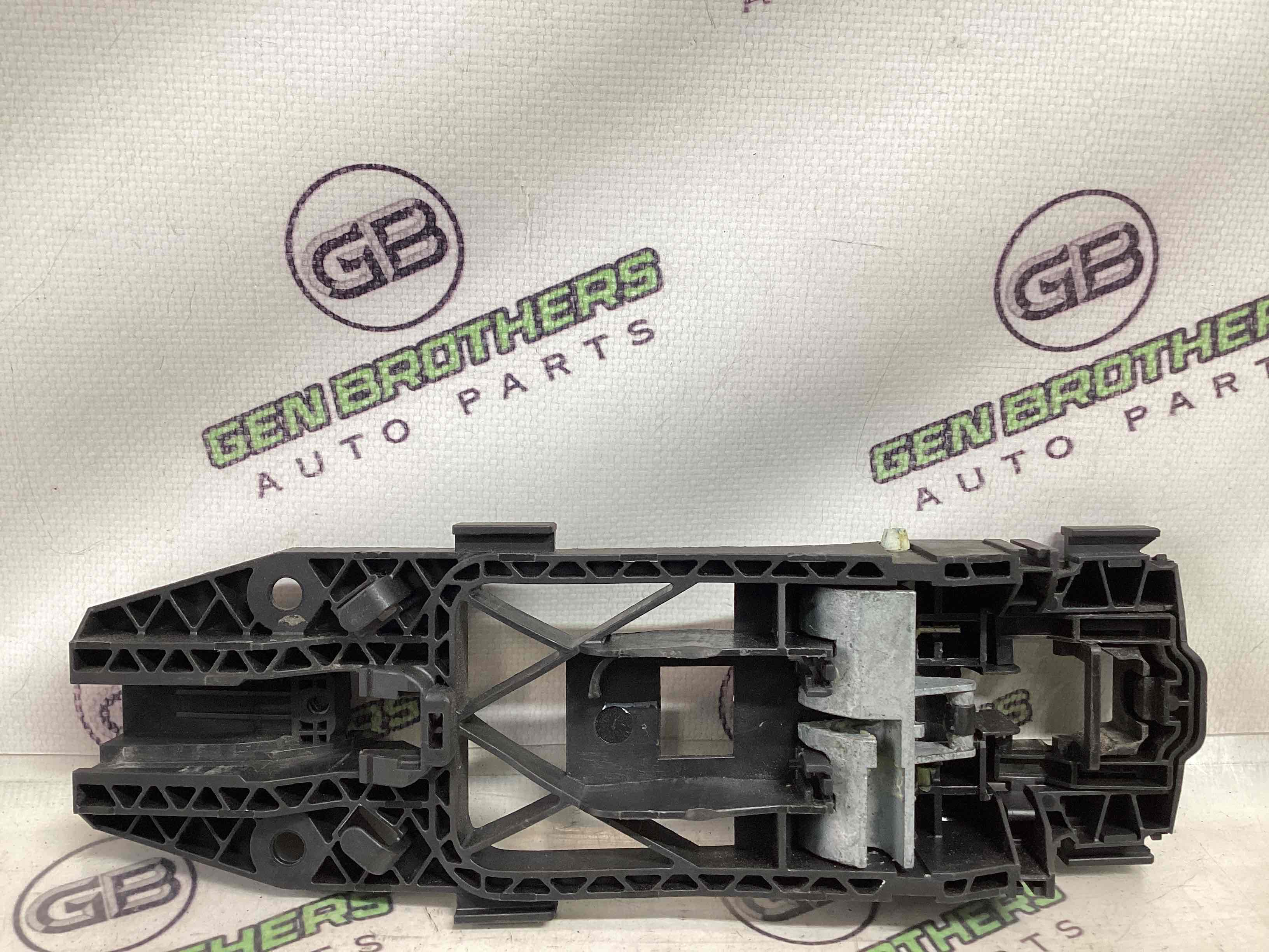 Кронштейн ручки дверей