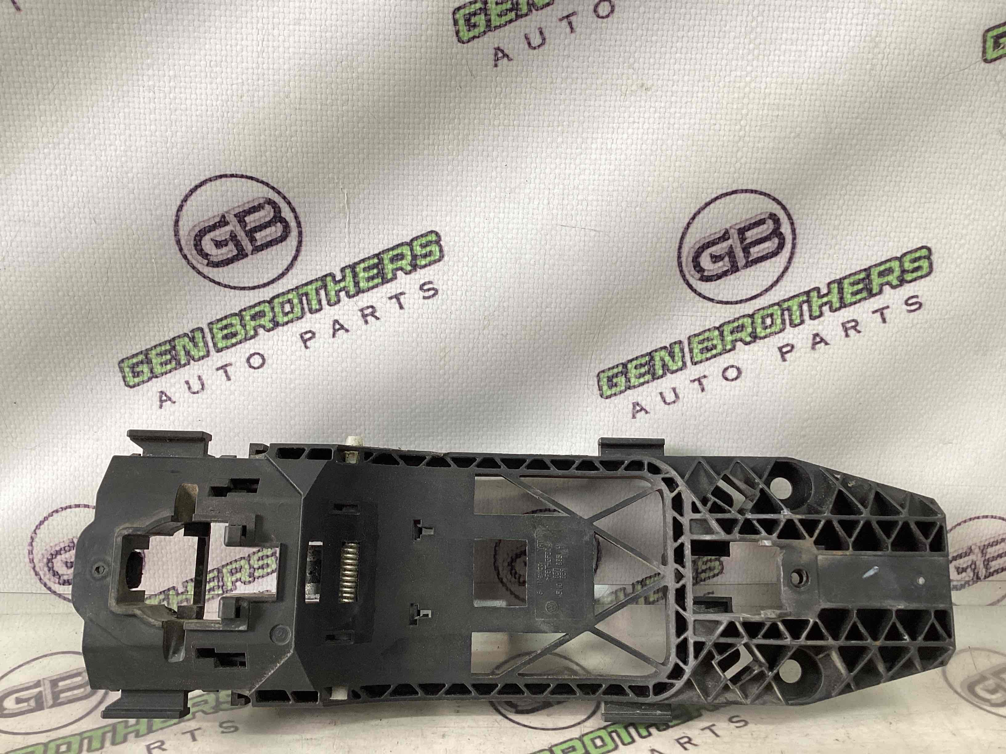 Кронштейн ручки дверей