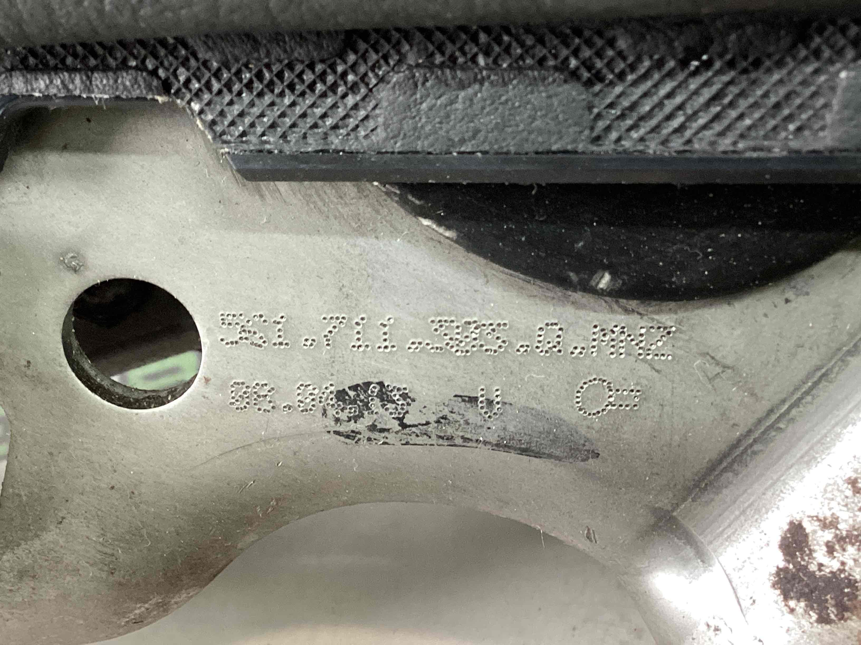 Важель ручного гальма