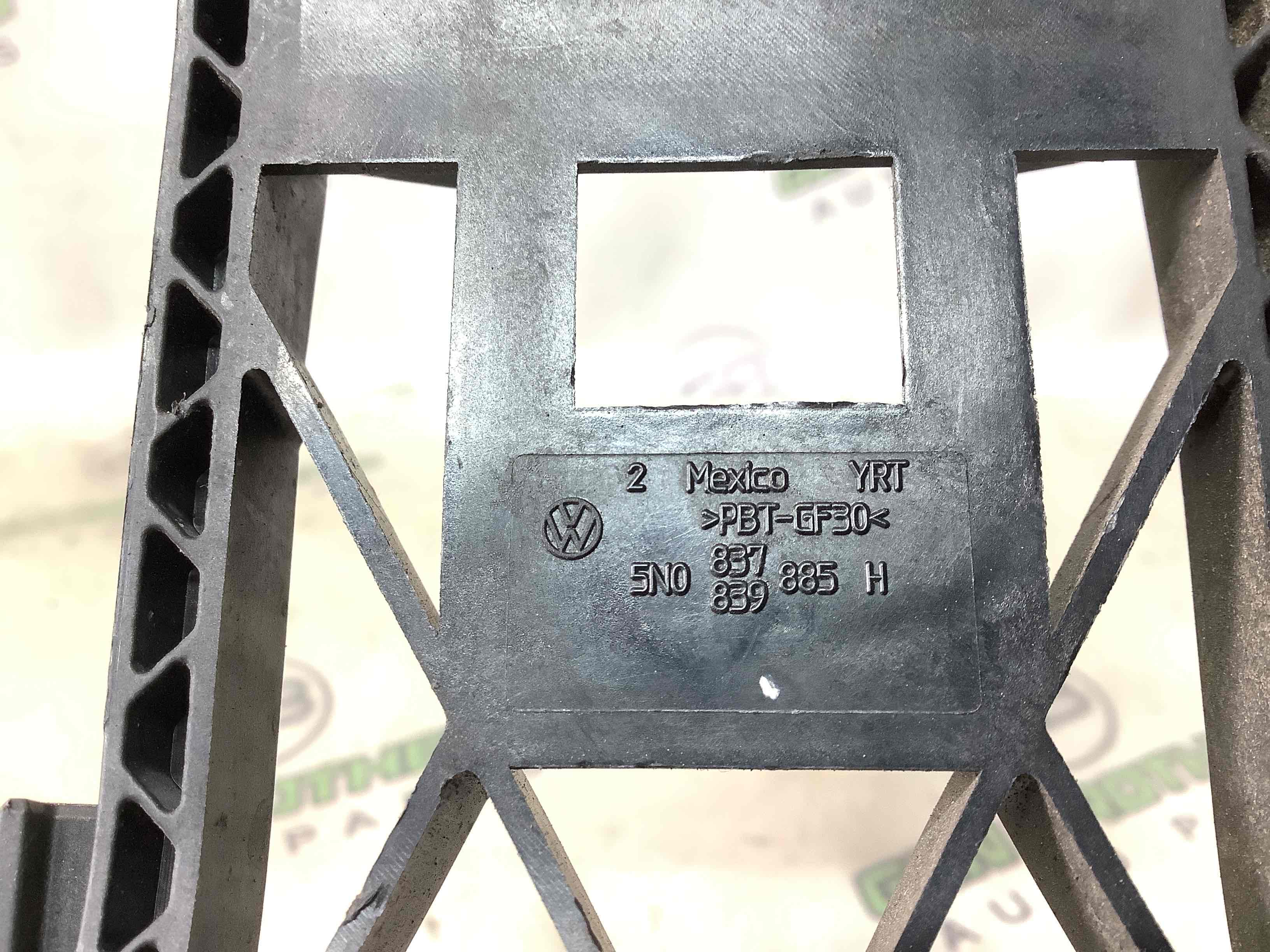 Кронштейн ручки дверей