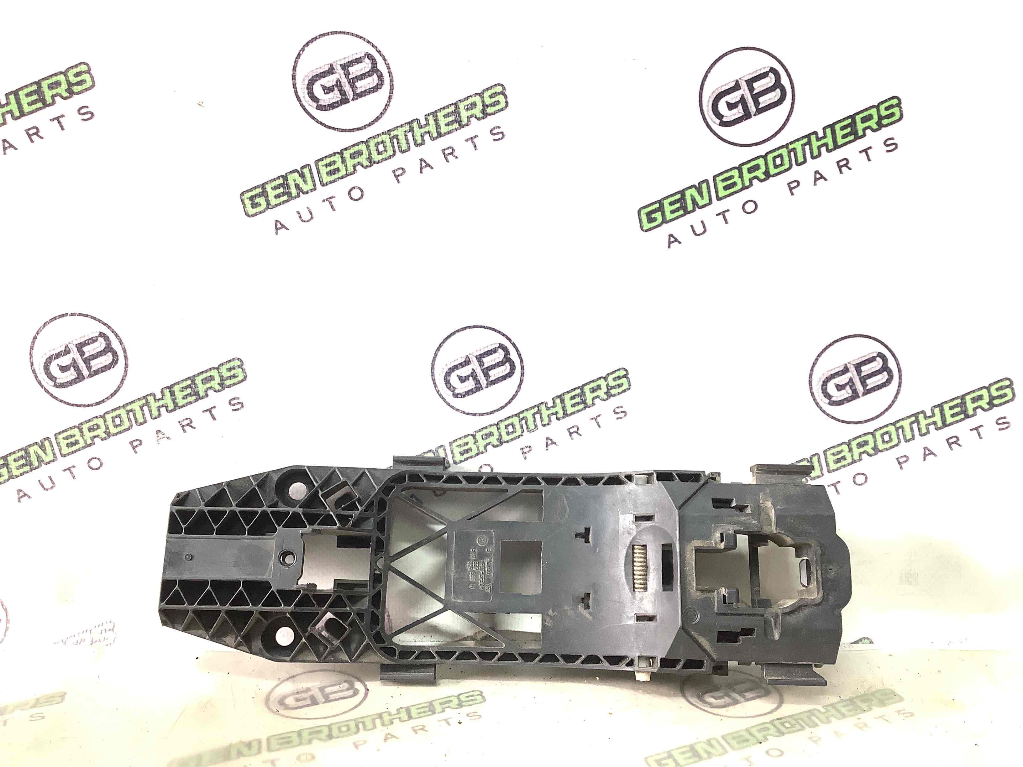 Кронштейн ручки дверей