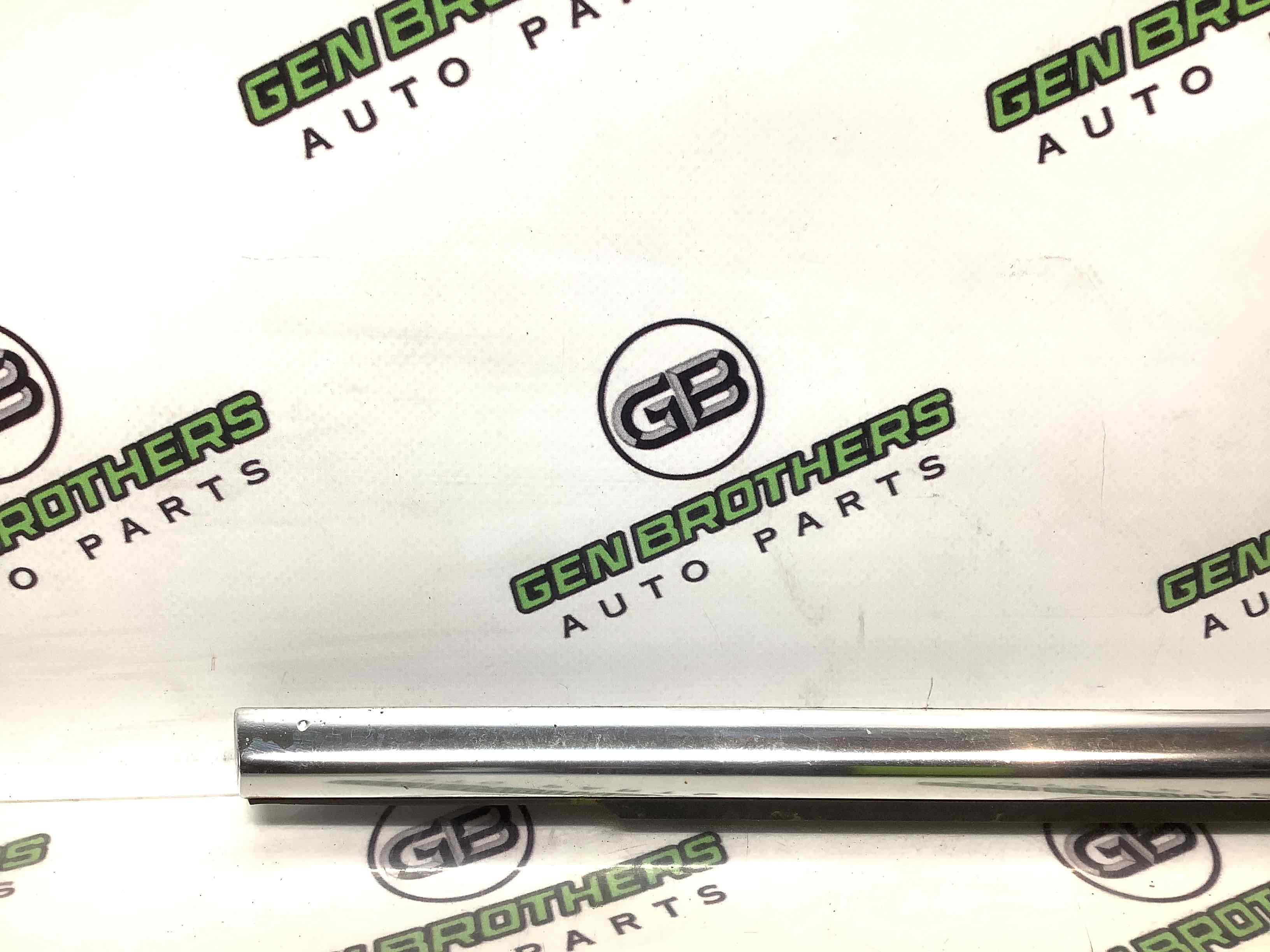 Молдинг двері задньої правої