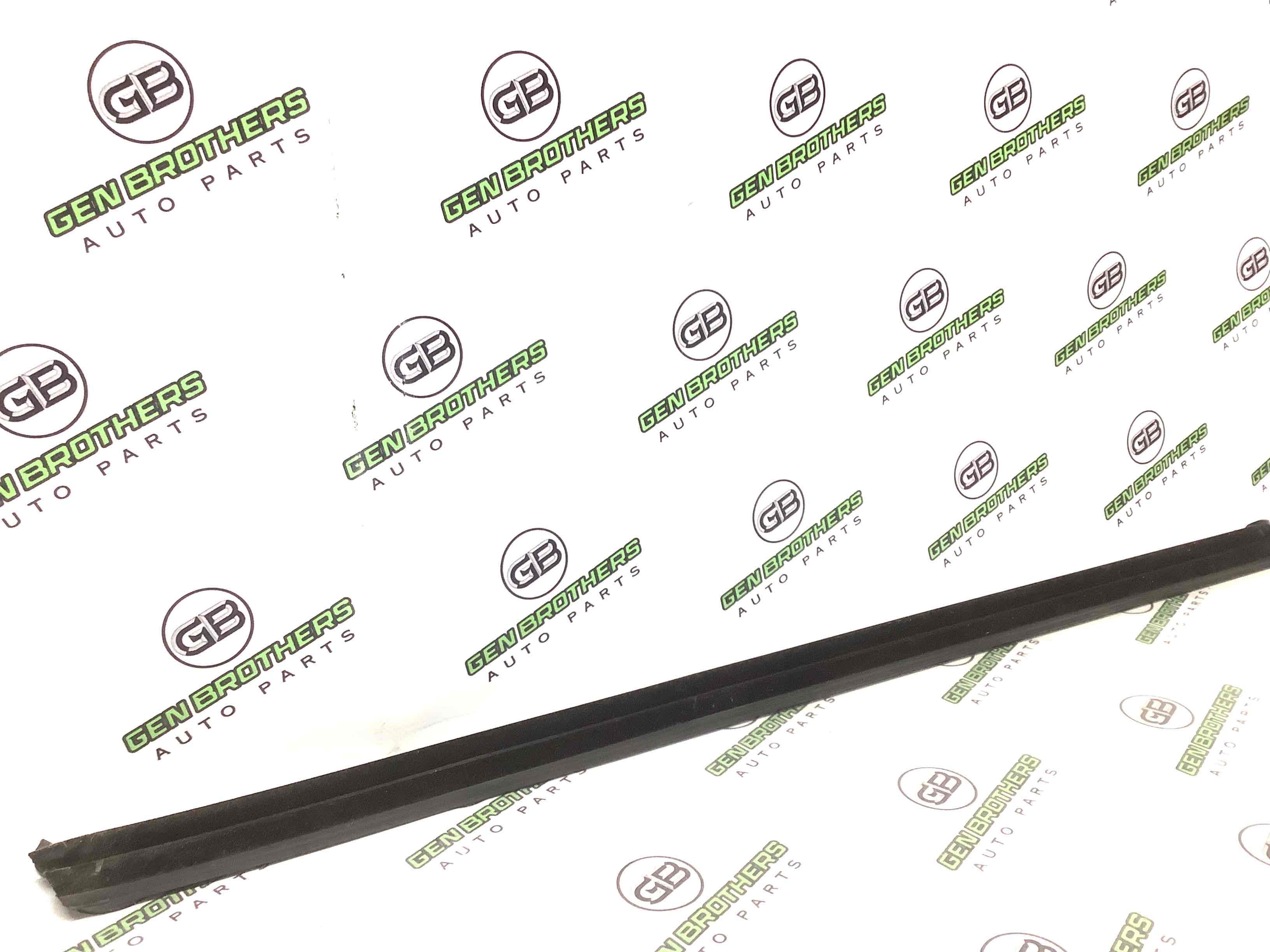 Молдинг двері задньої правої