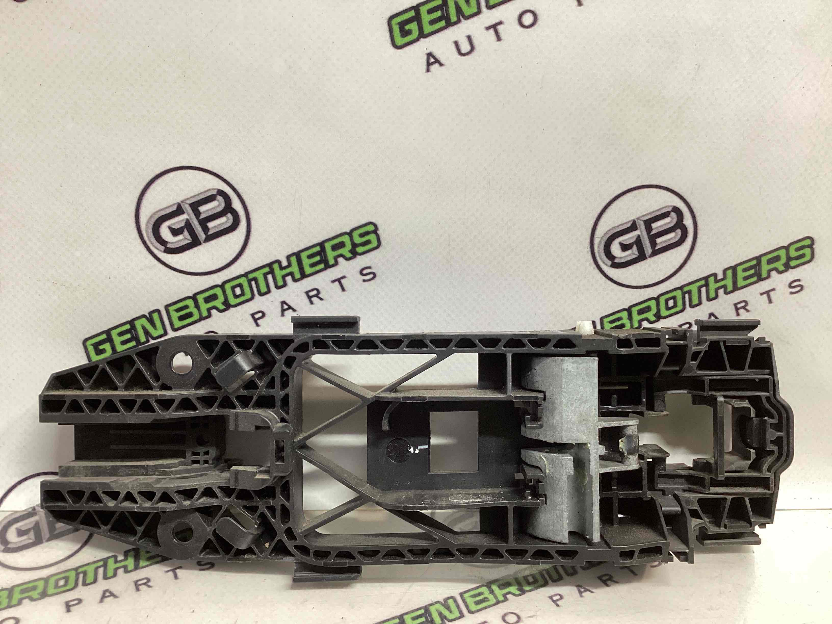 Кронштейн ручки дверей