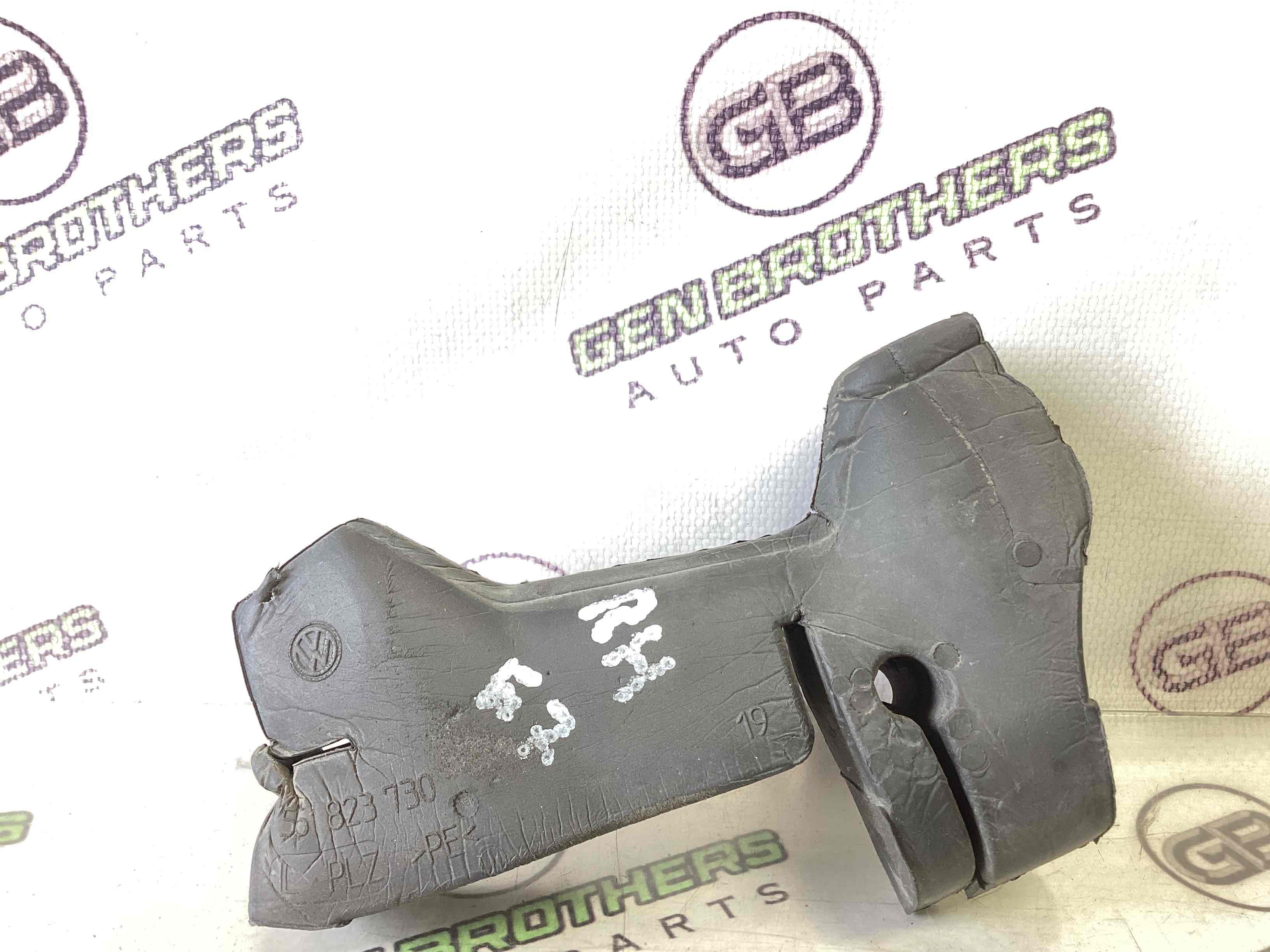 Ущільнювач капота, ізолятор, шуба