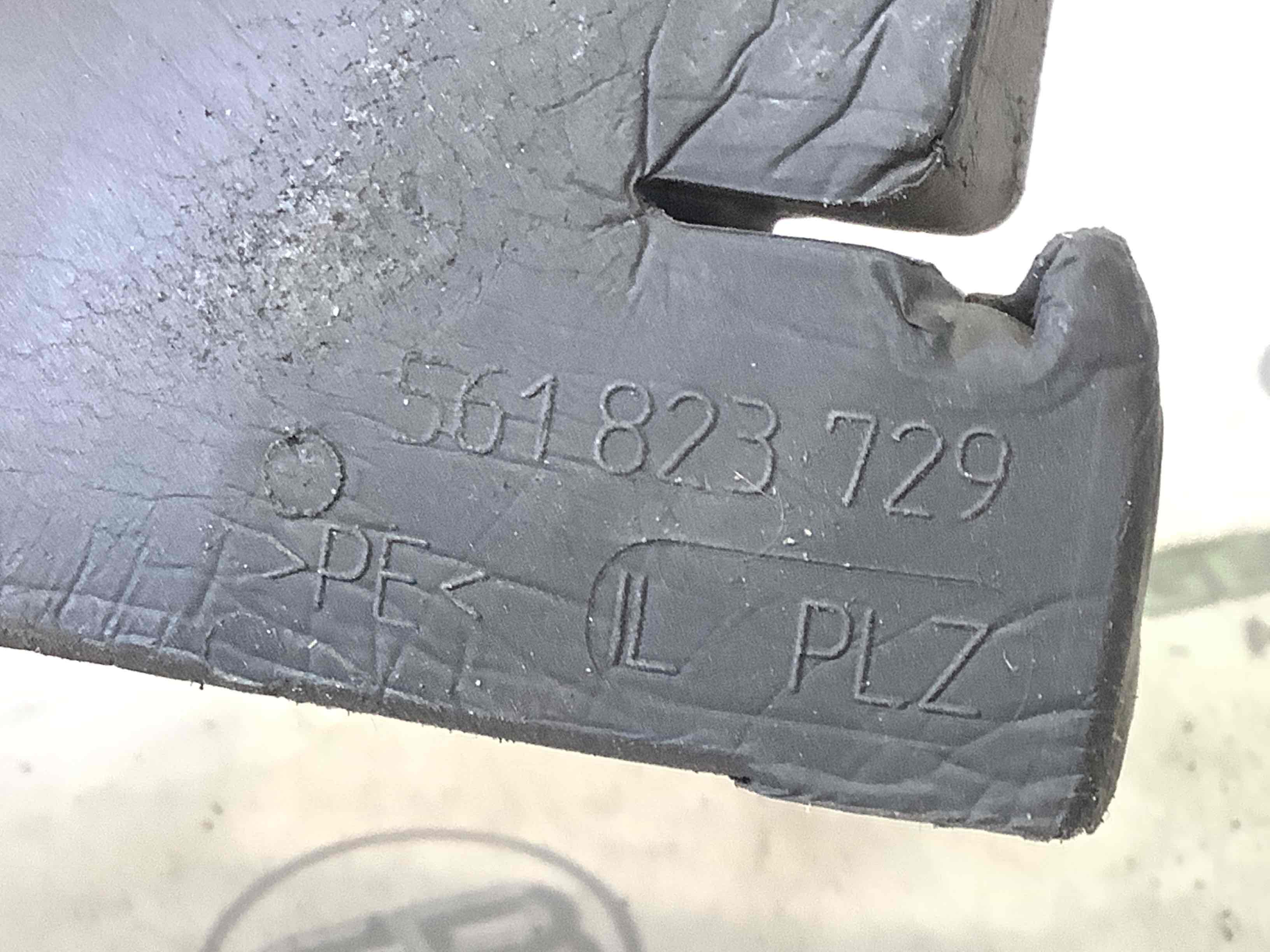 Ущільнювач капота, ізолятор, шуба