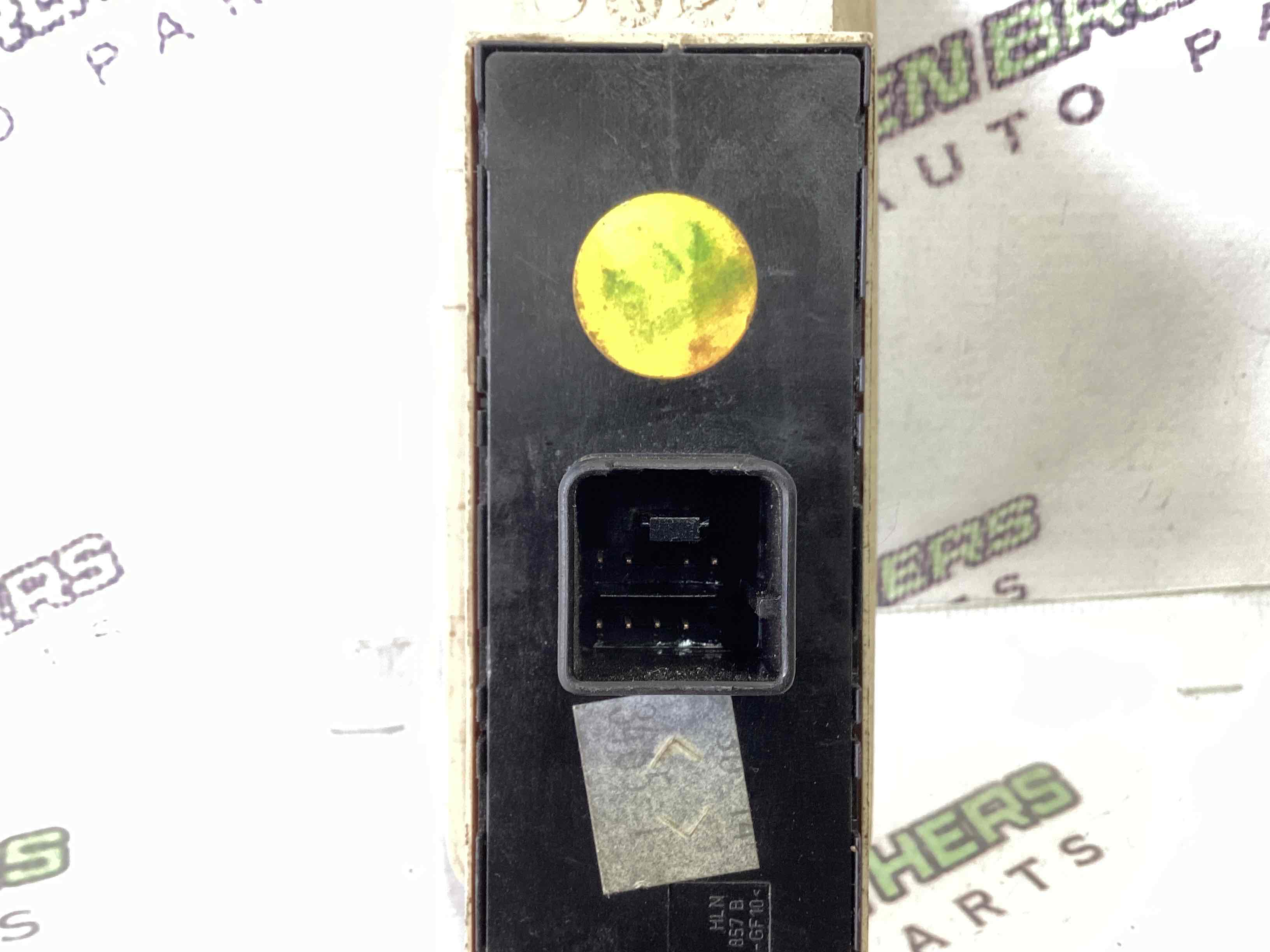 Кнопки керування склопідйомниками