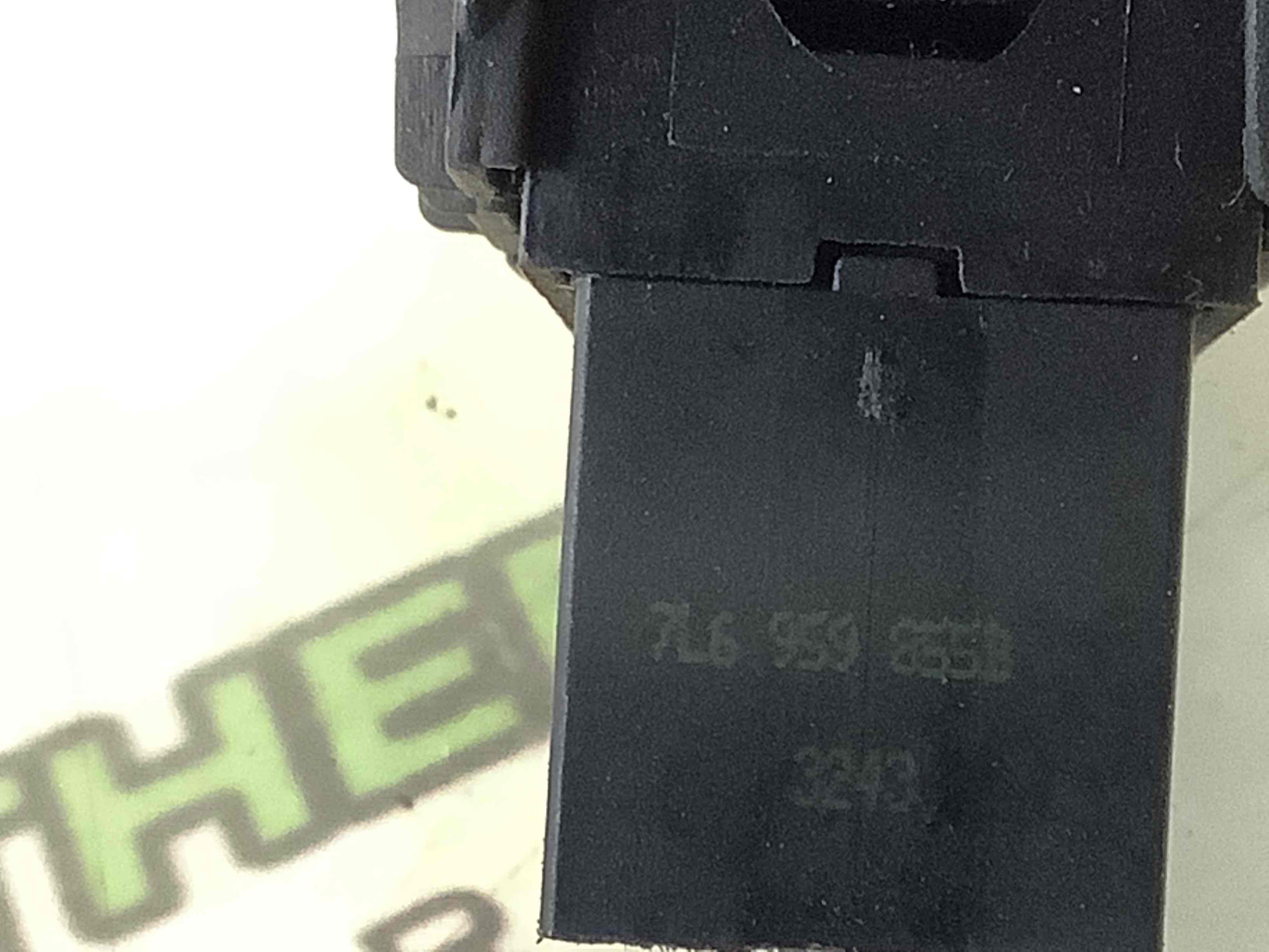 Кнопки керування склопідйомниками