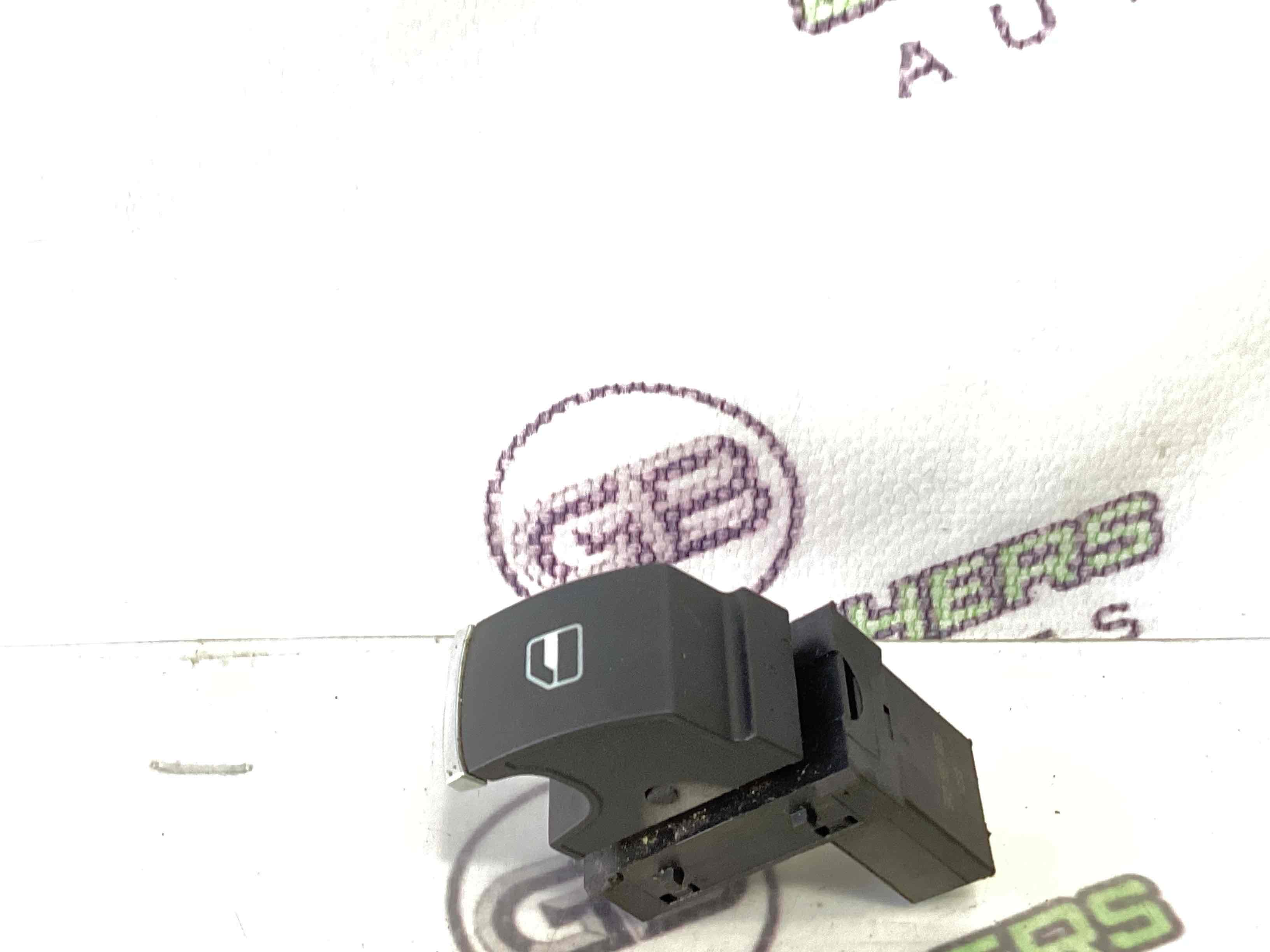 Кнопки керування склопідйомниками