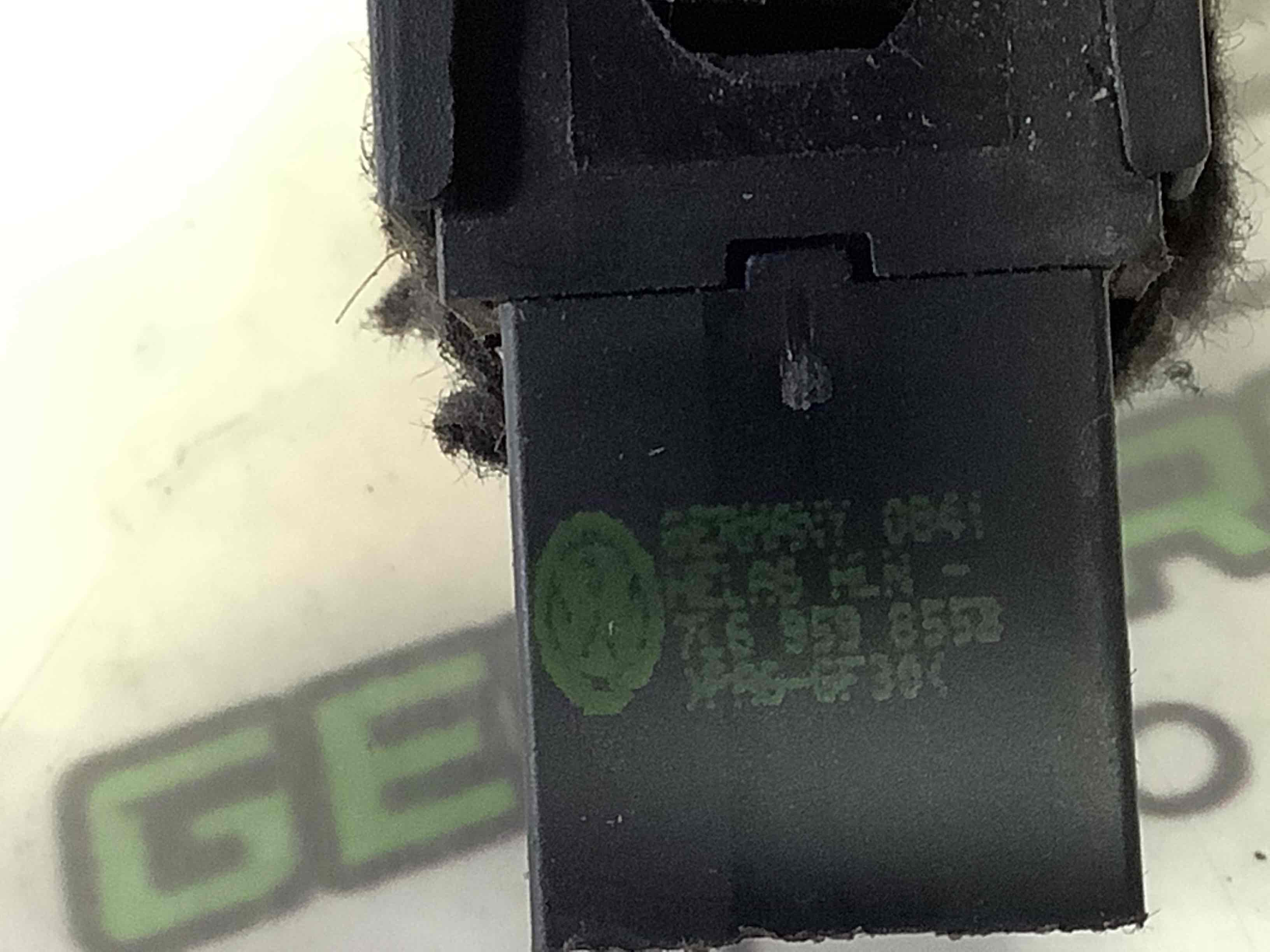 Кнопки керування склопідйомниками