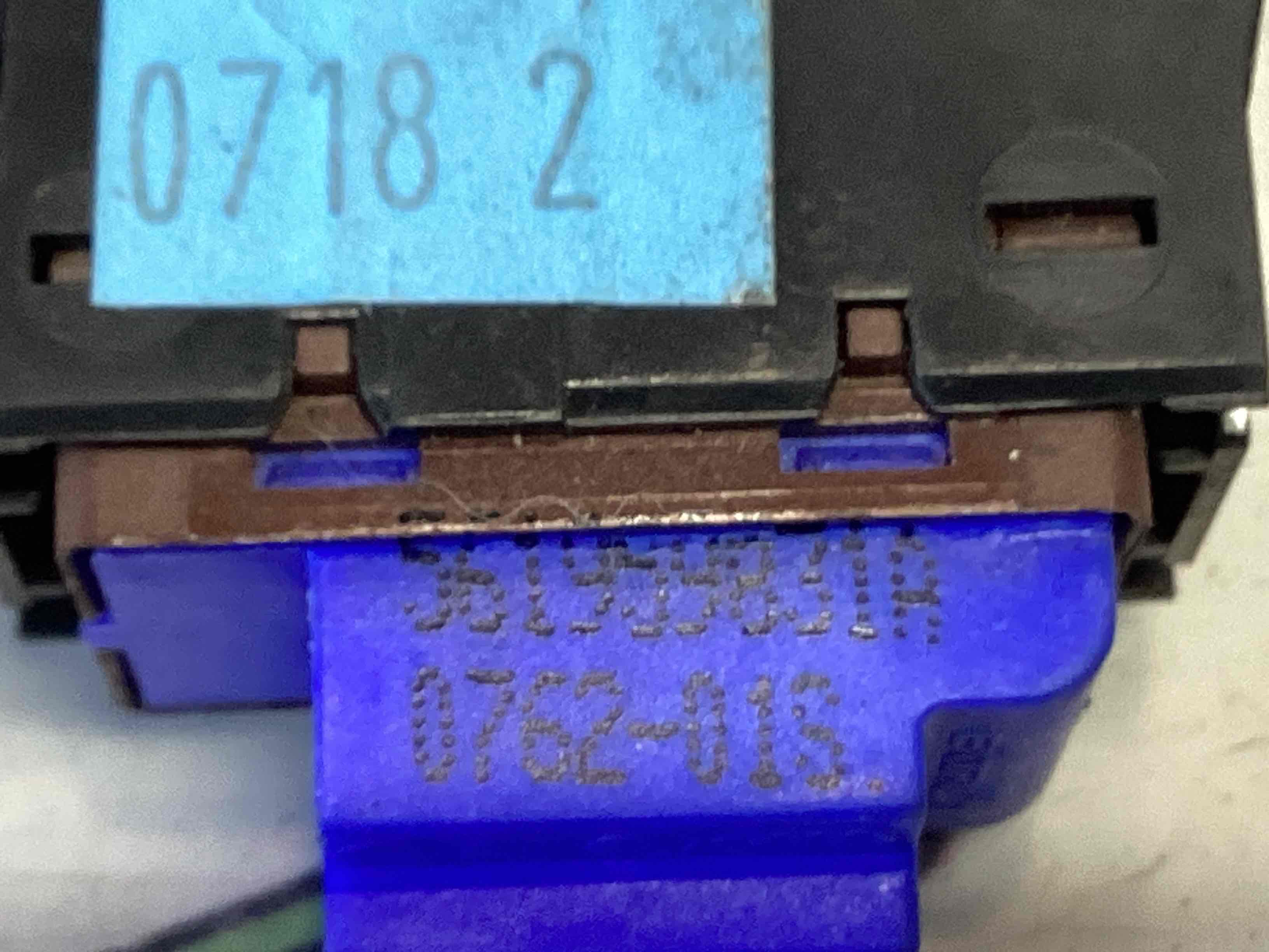 Кнопка відкриття багажника