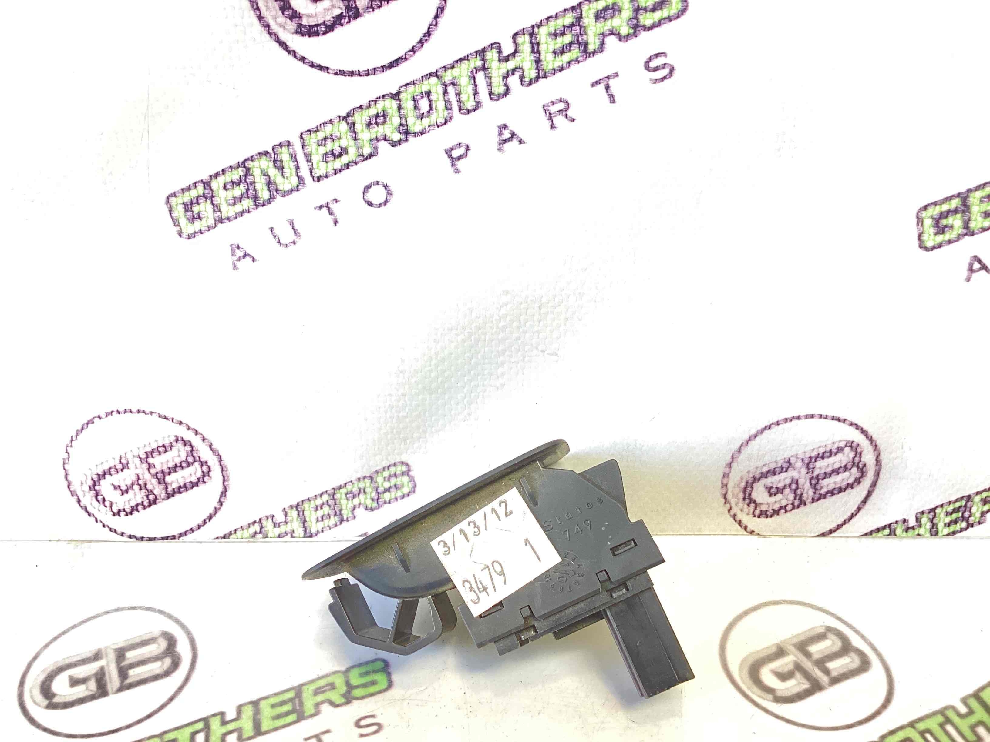 Кнопки керування склопідйомниками