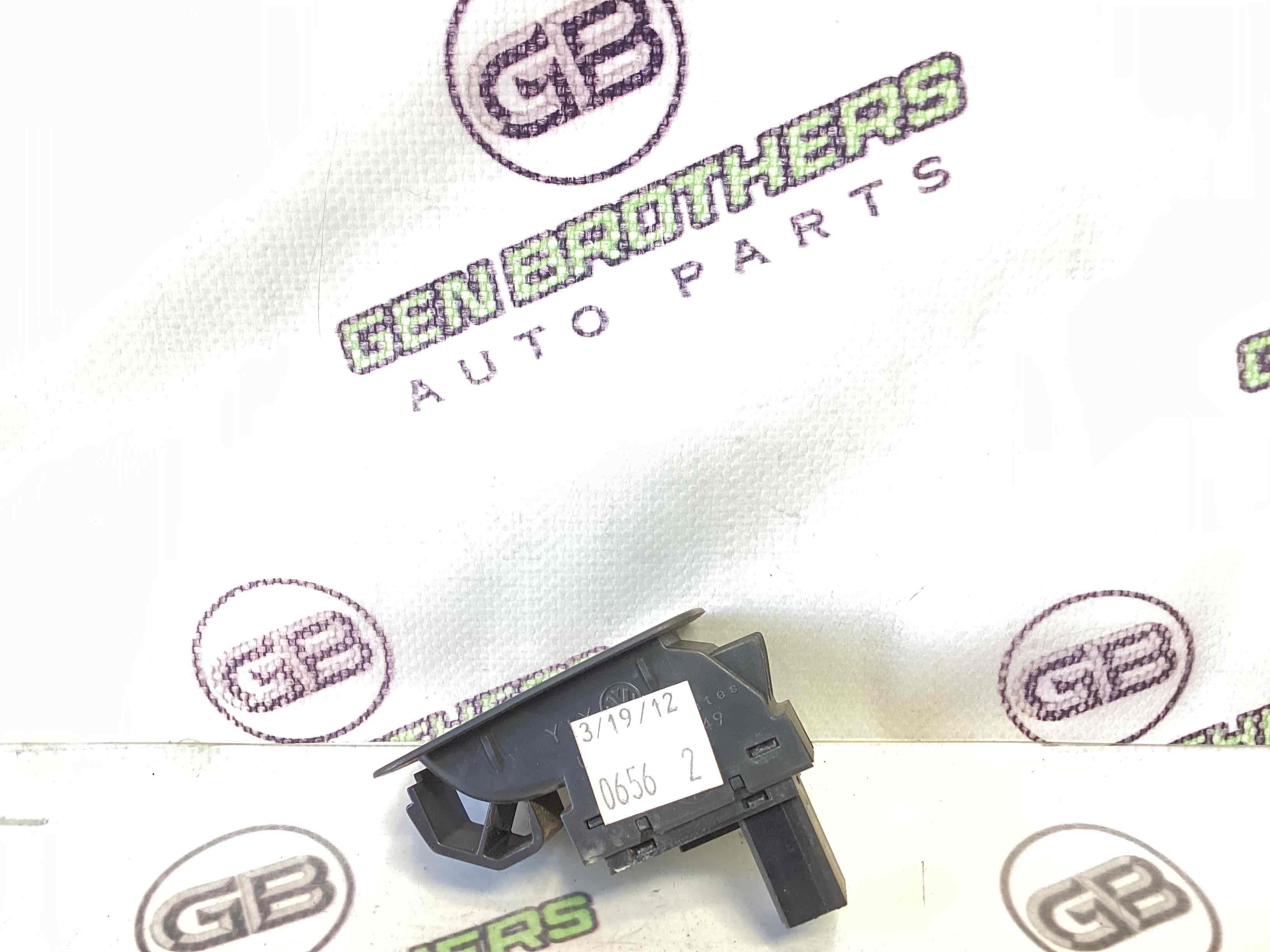 Кнопки керування склопідйомниками