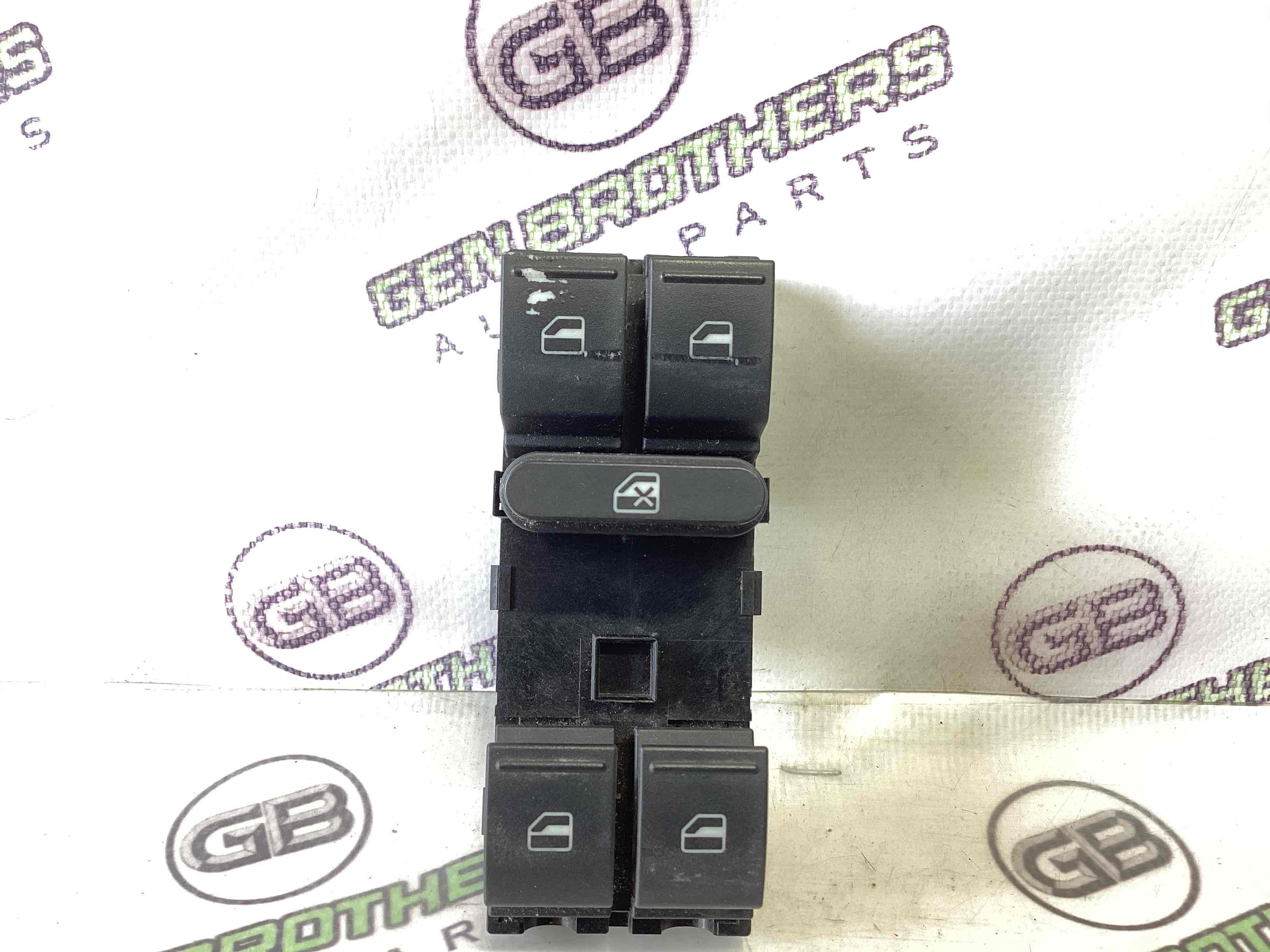 Кнопки керування склопідйомниками