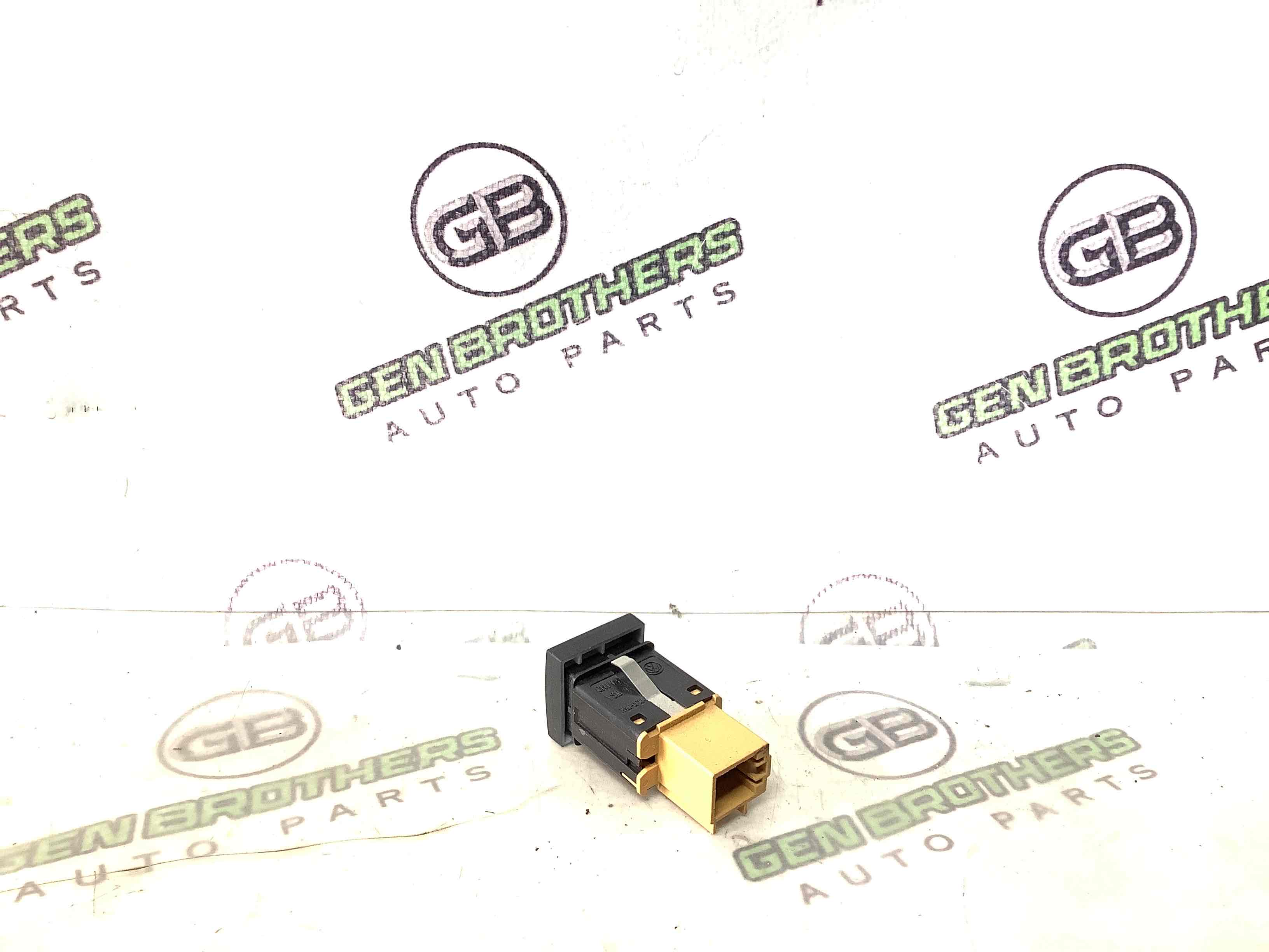 Кнопка відкриття багажника