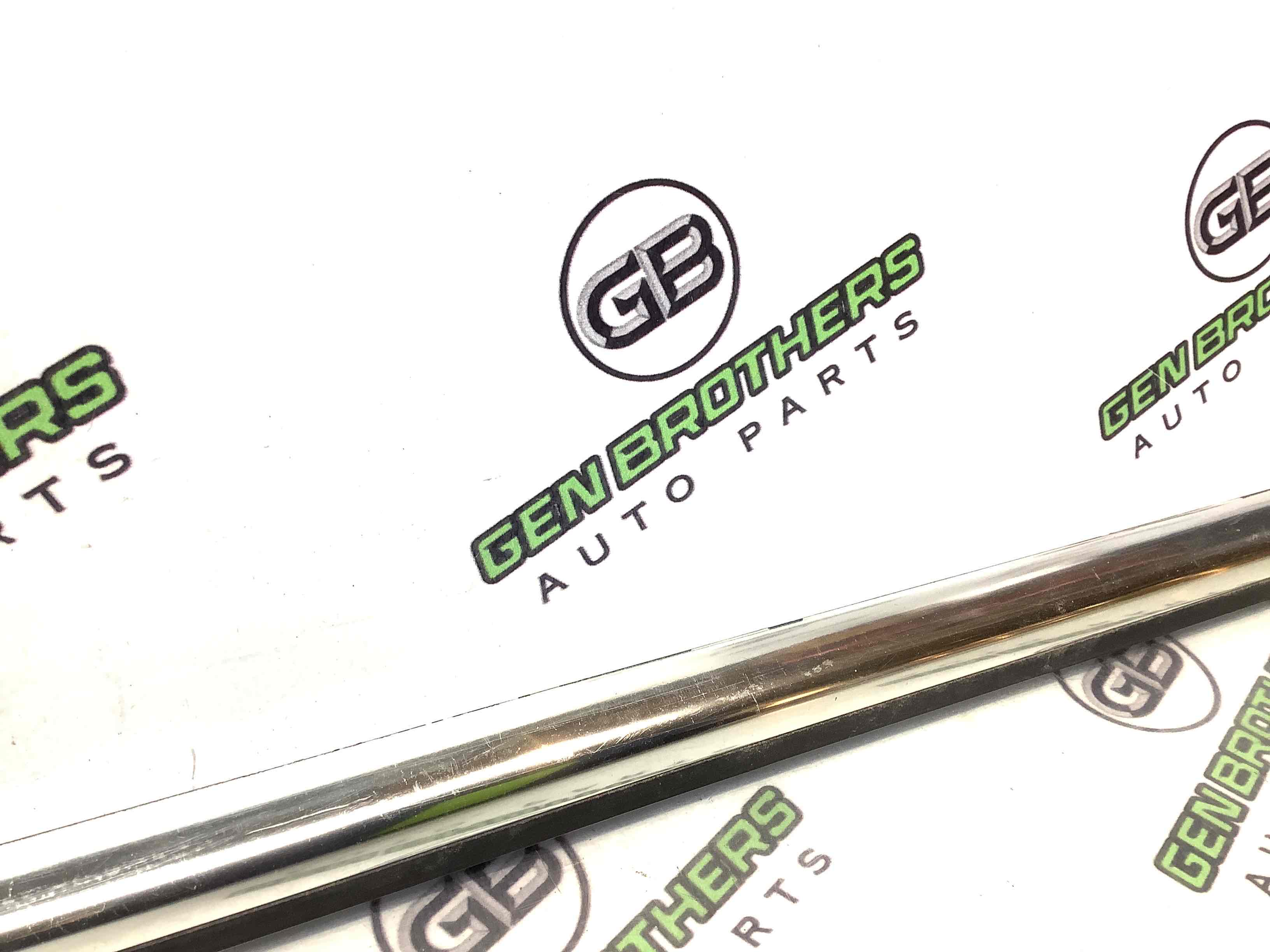 Молдинг двері задньої правої