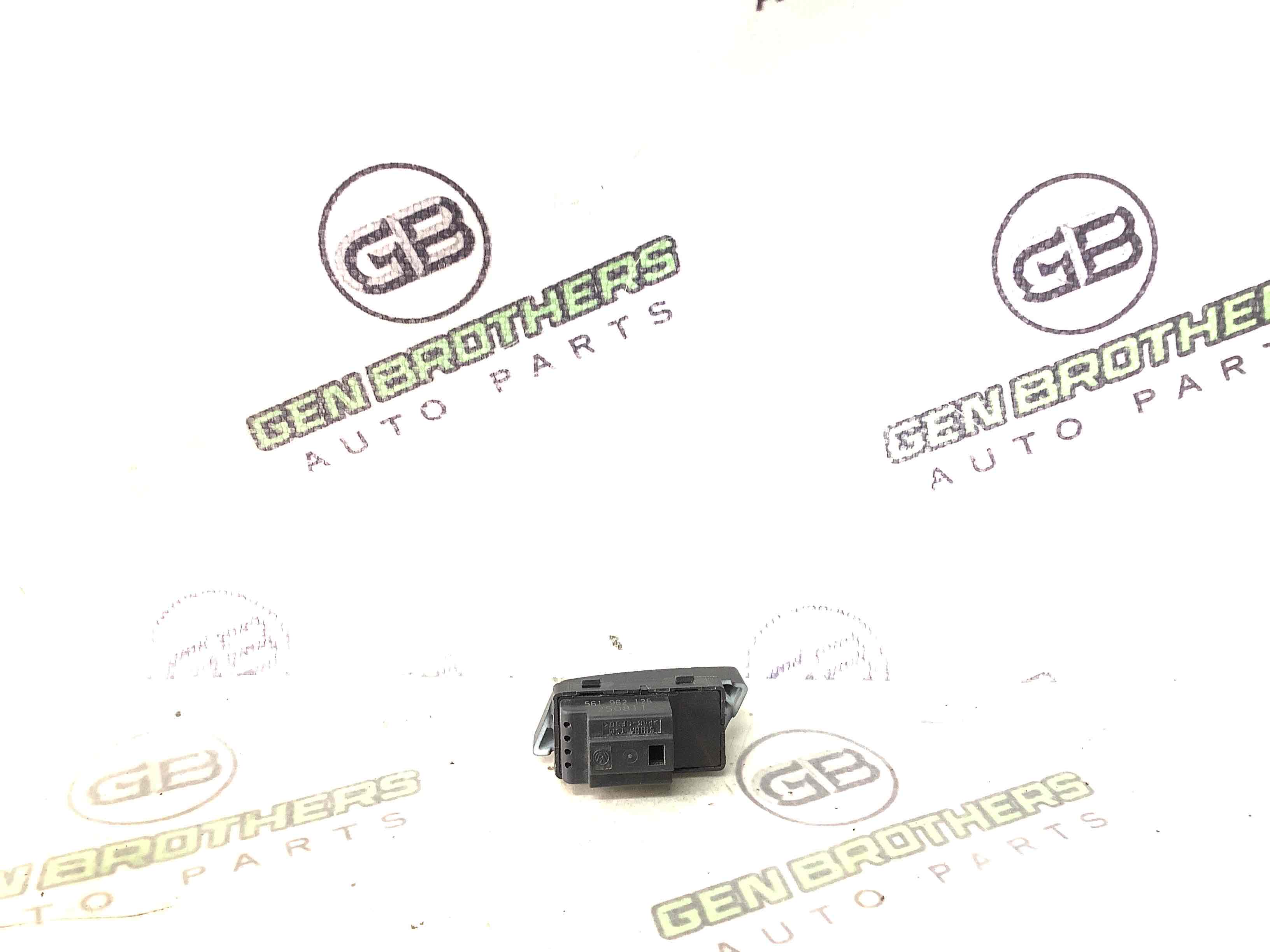 Кнопка центрального замку