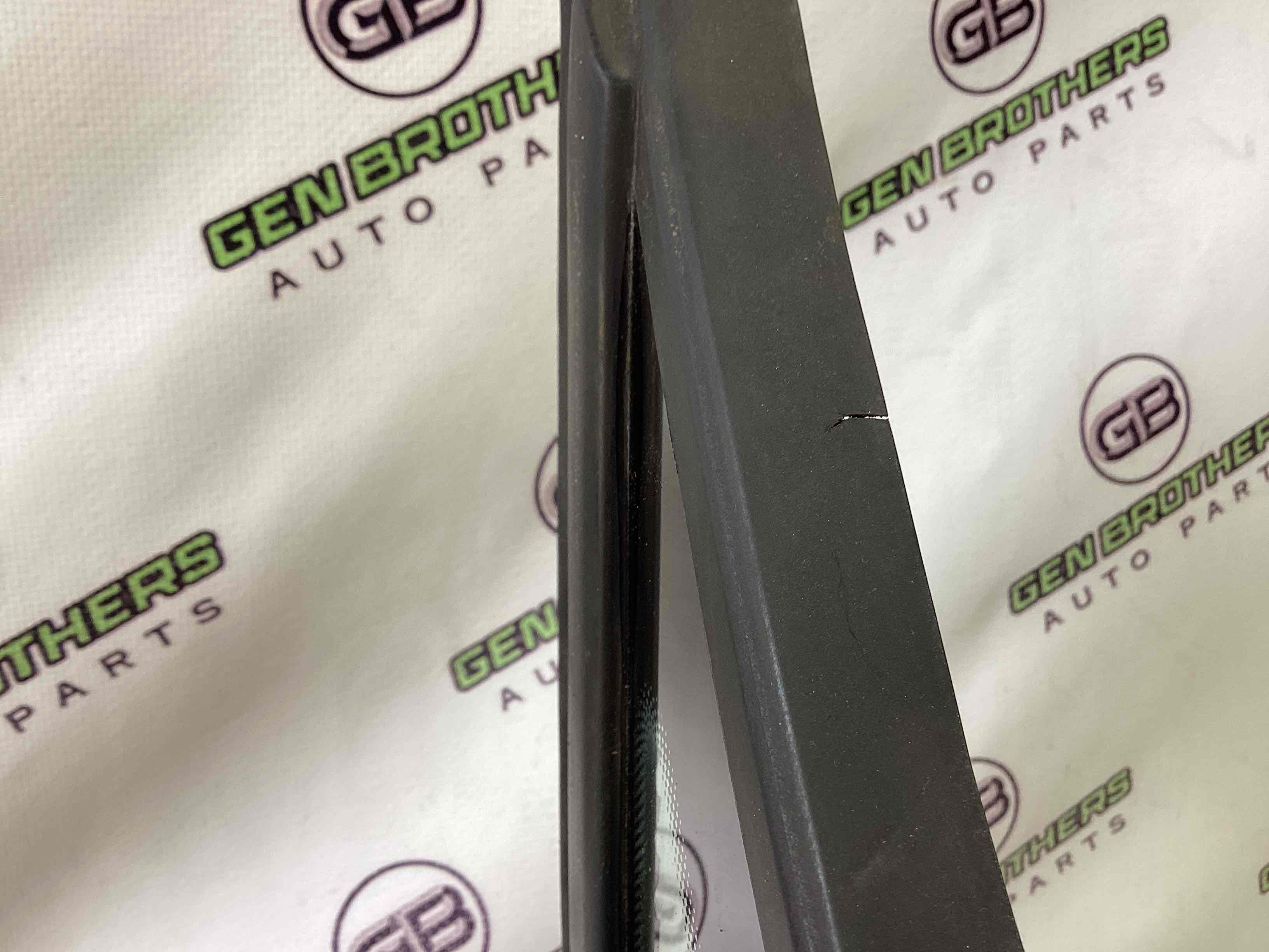 Скло кузовне бічне праве