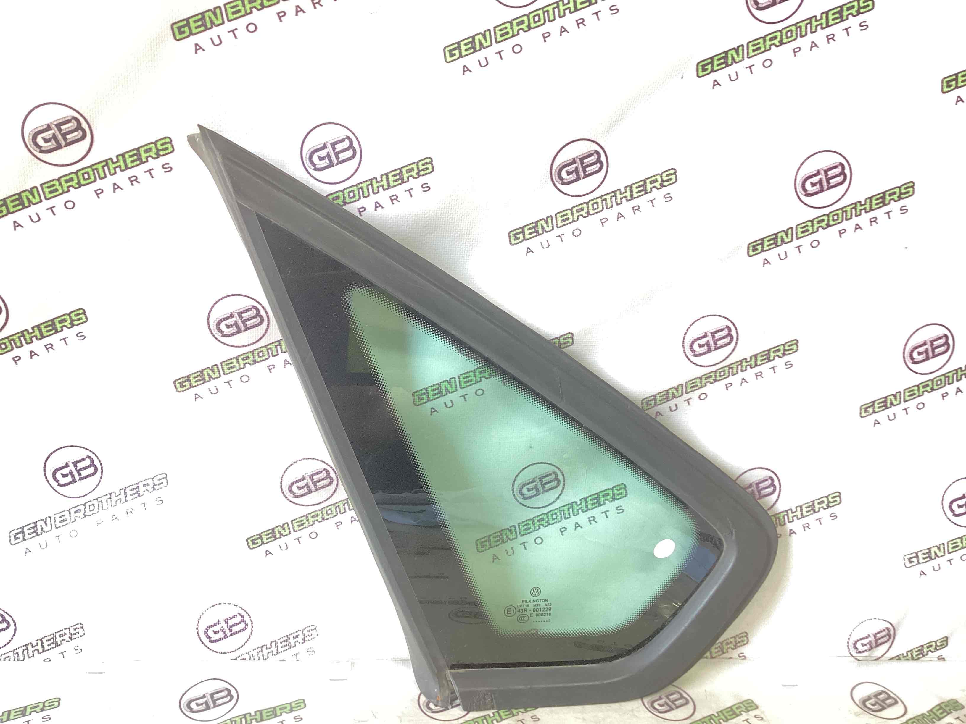 Скло кузовне бічне ліве