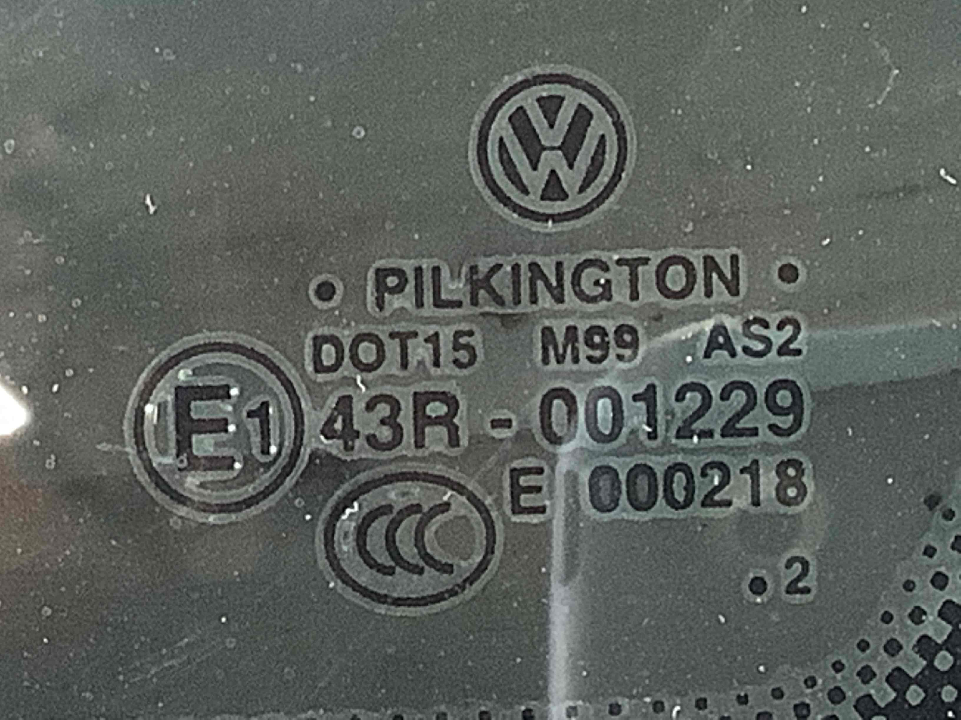 Скло кузовне бічне праве