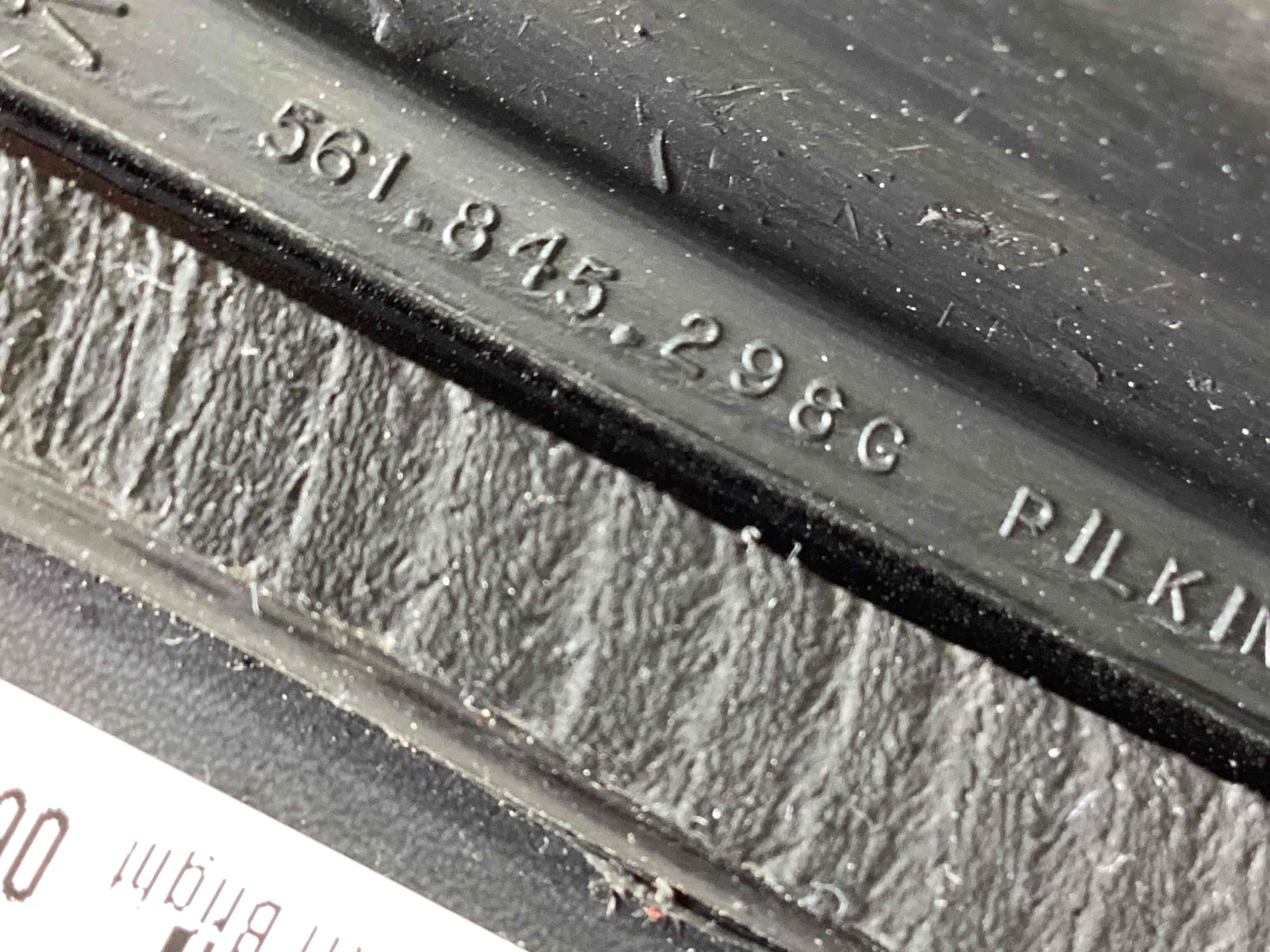 Скло кузовне бічне праве