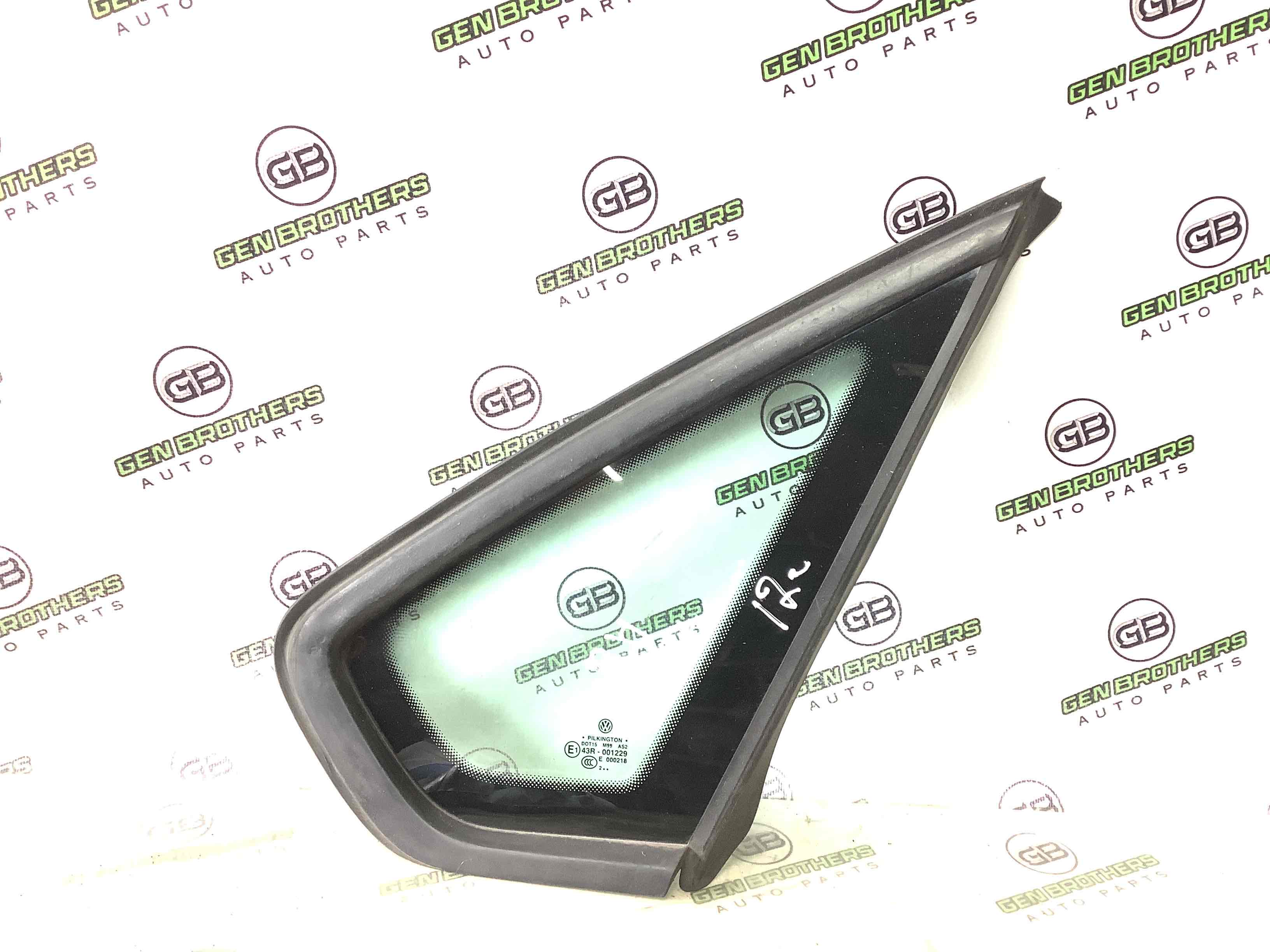 Скло кузовне бічне праве