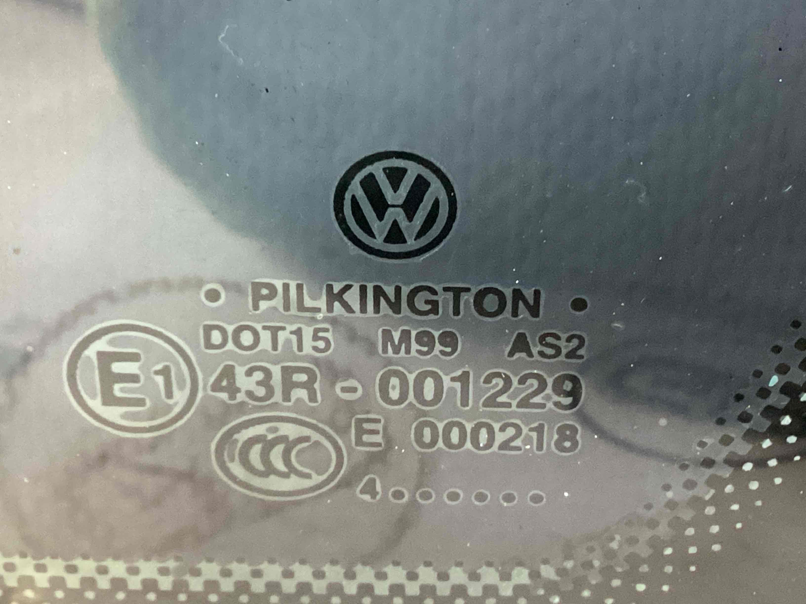 Скло кузовне бічне праве