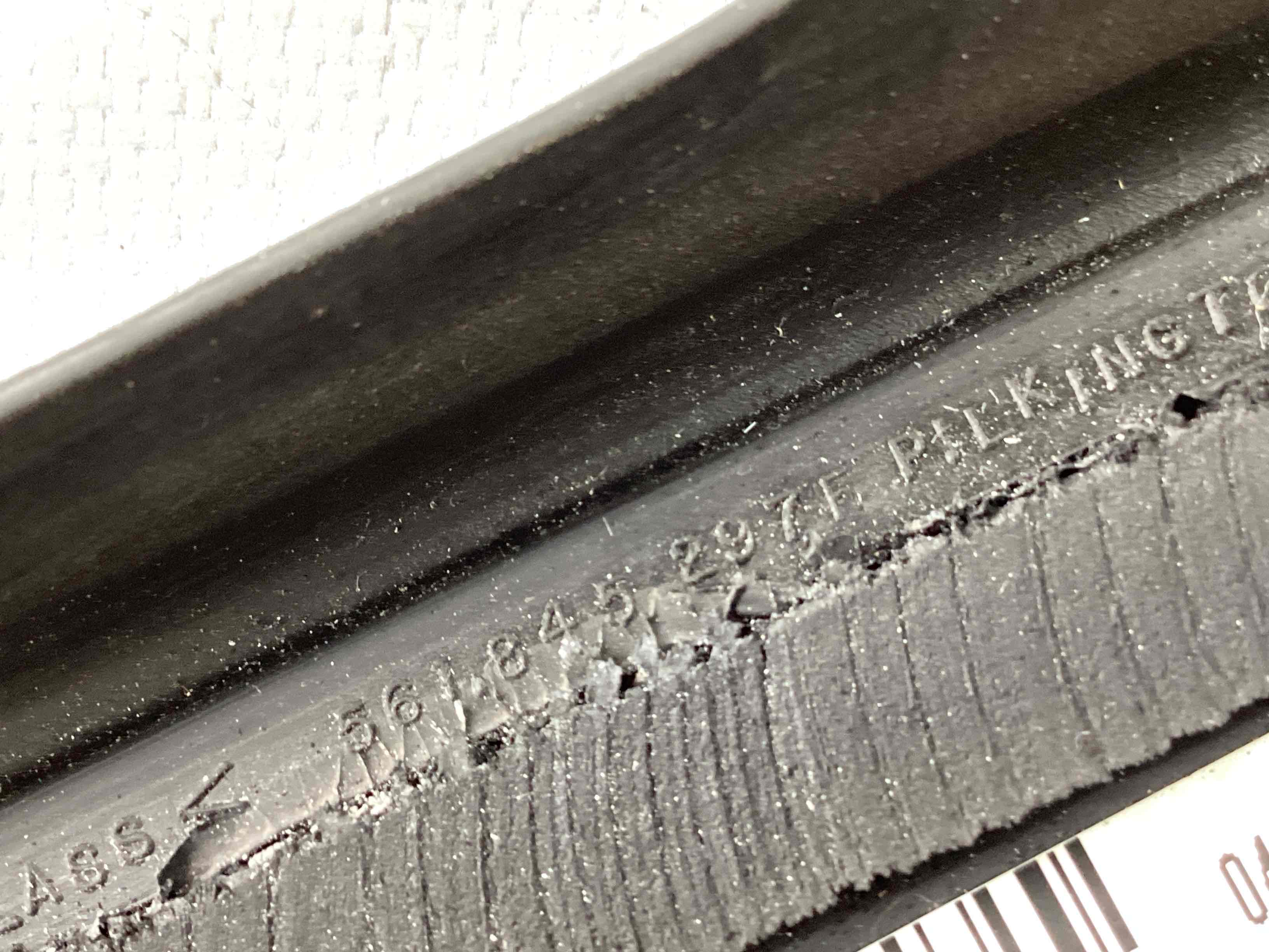 Скло кузовне бічне ліве