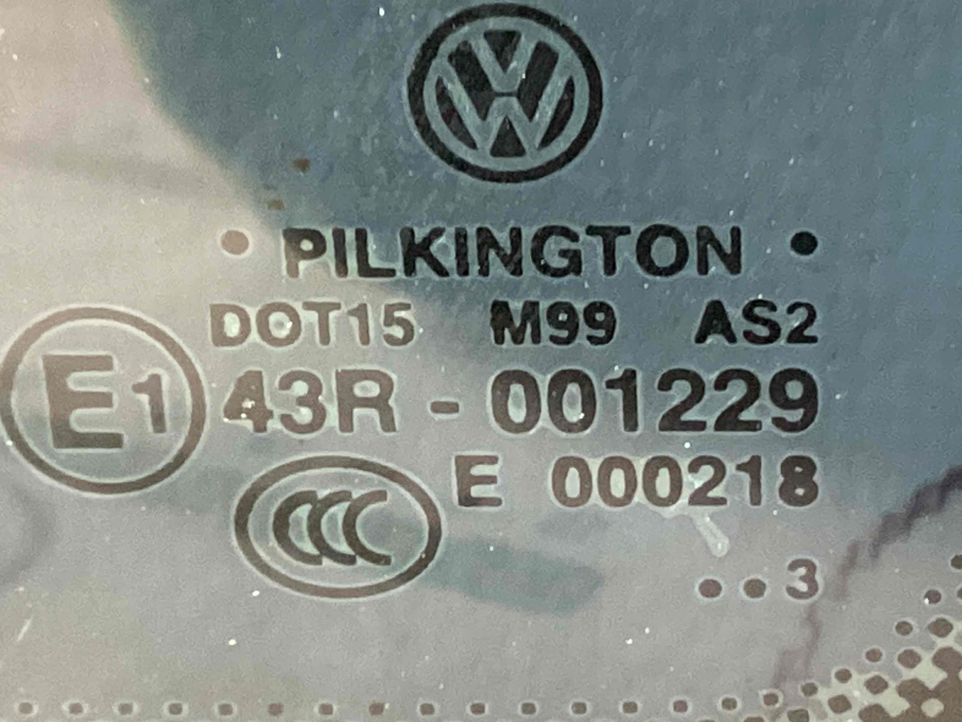 Скло кузовне бічне праве