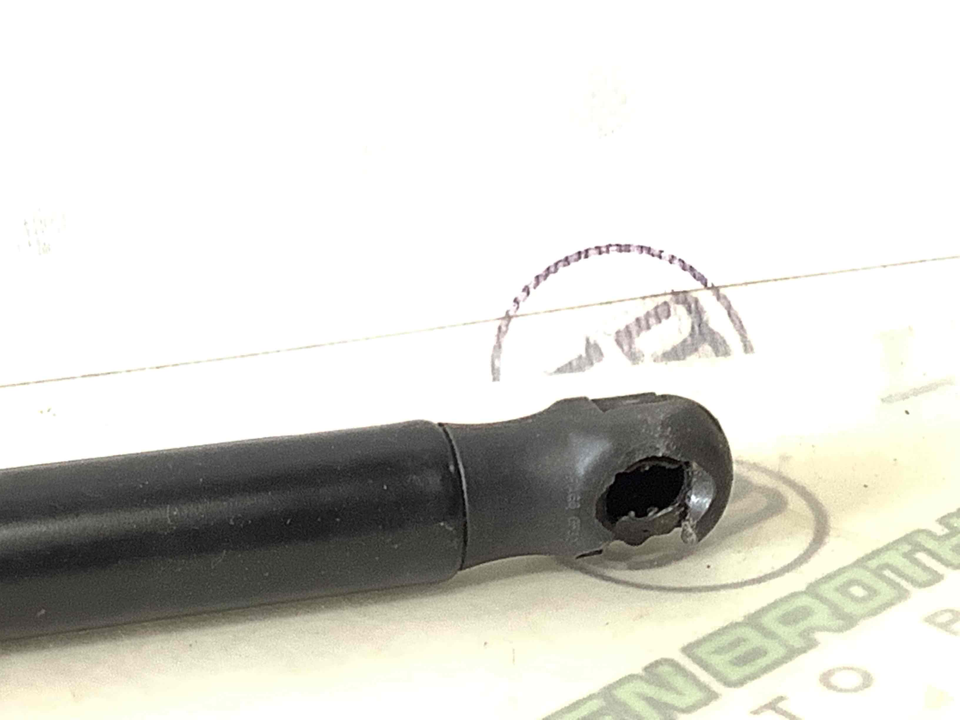 Амортизатор кришки двері багажника