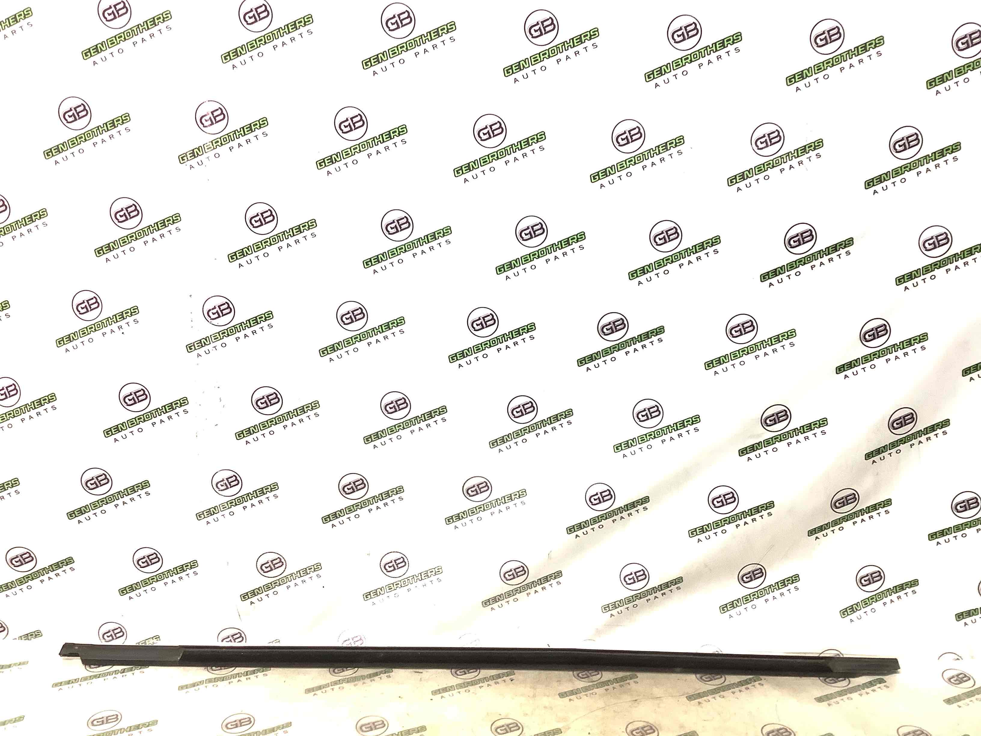 Молдинг двері передньої правої