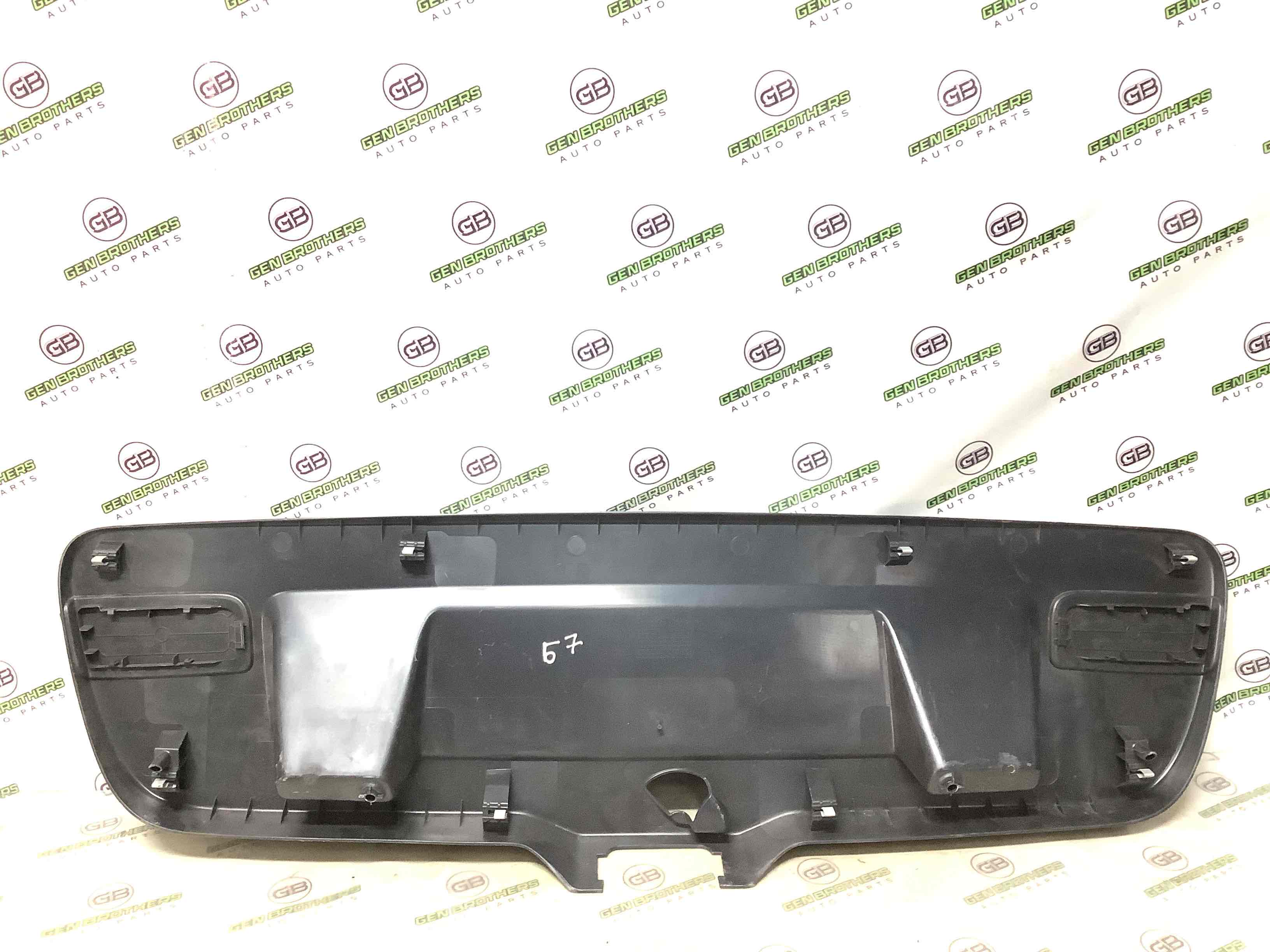 Обшивка кришки багажника