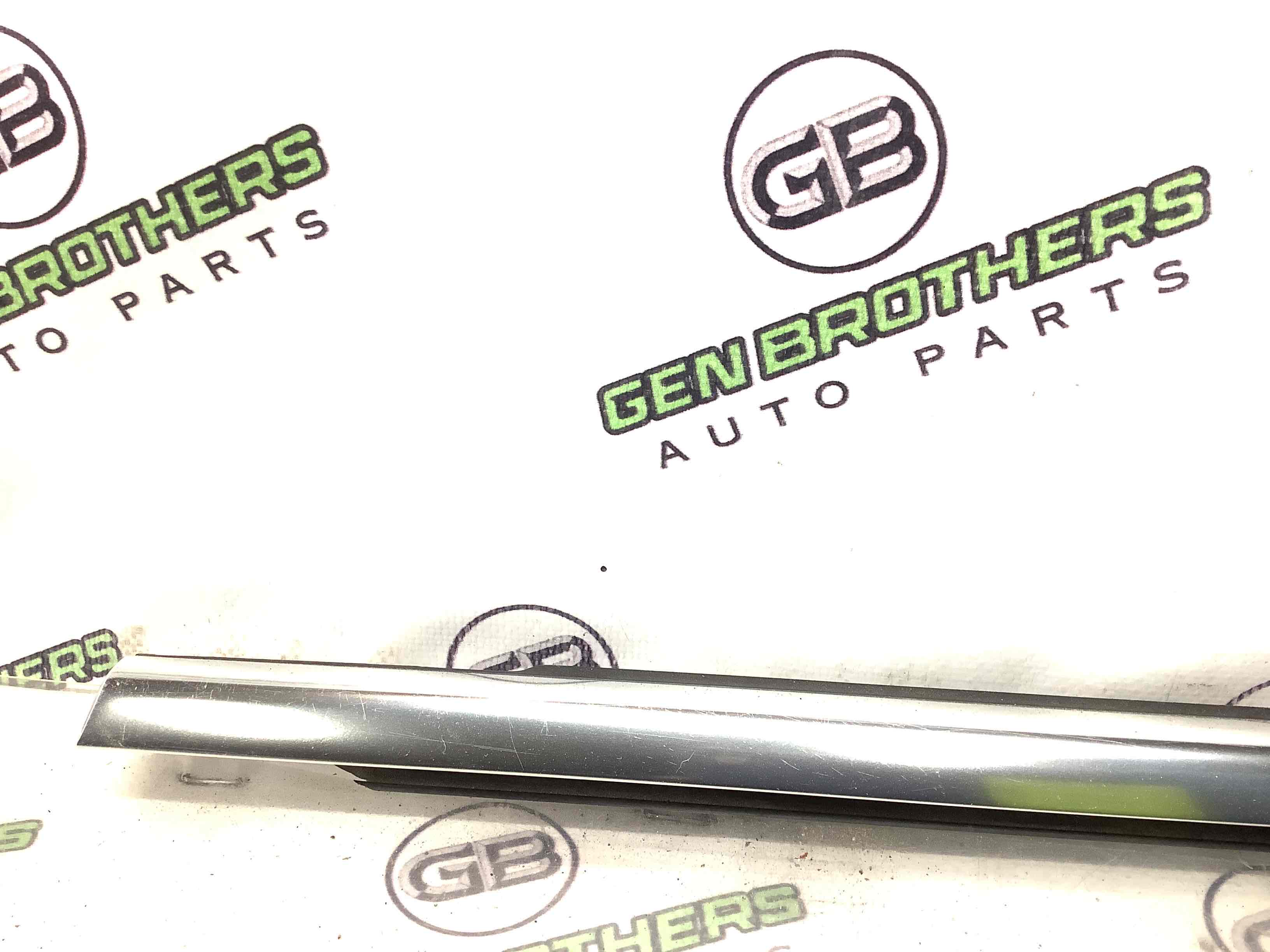 Молдинг двері задньої лівої