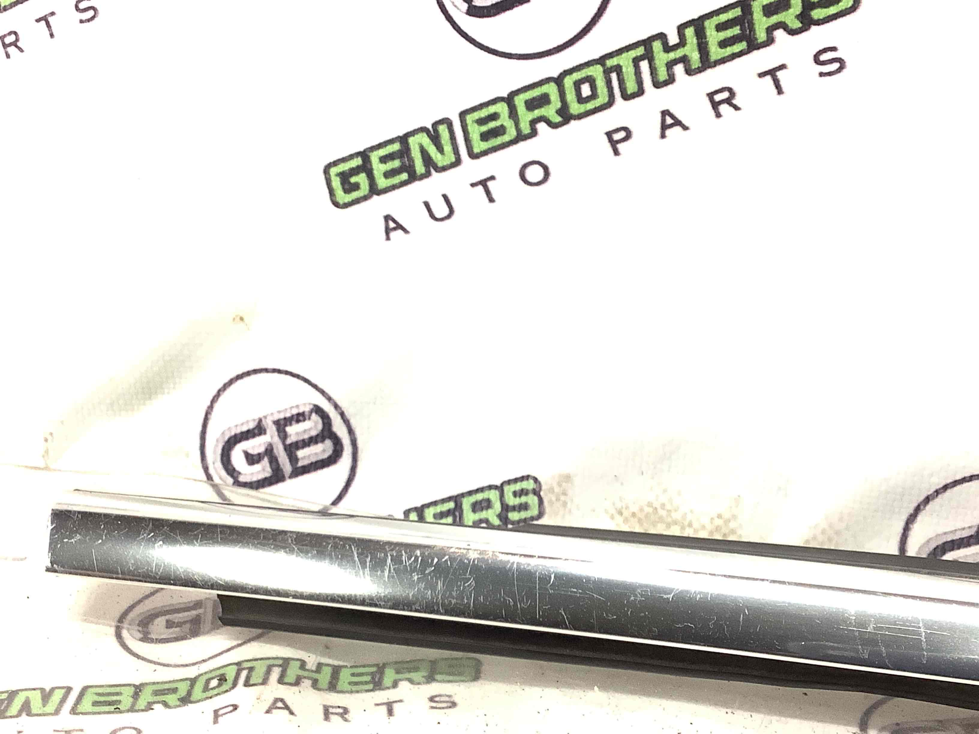 Молдинг двері передньої правої