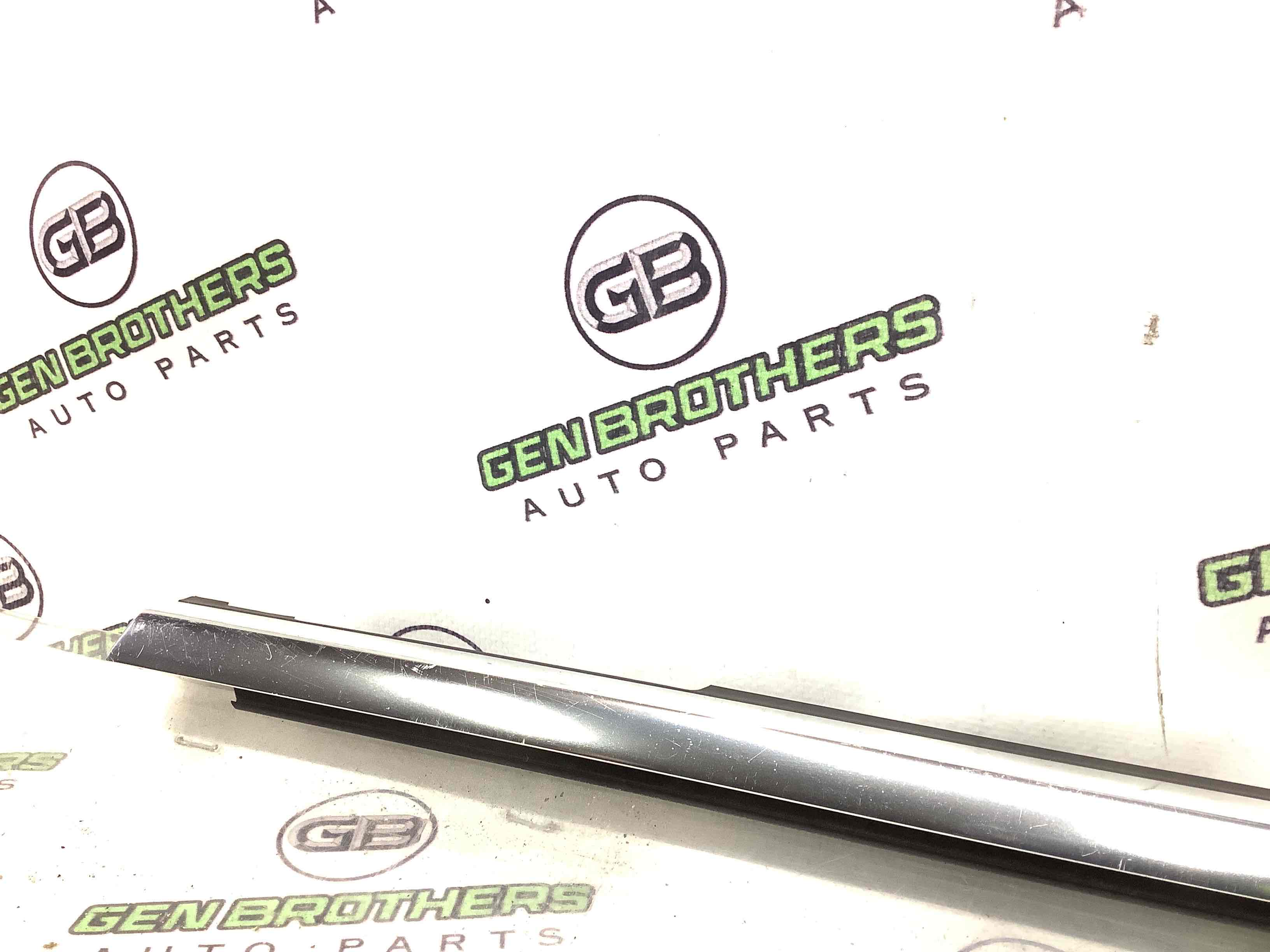 Молдинг двері задньої правої