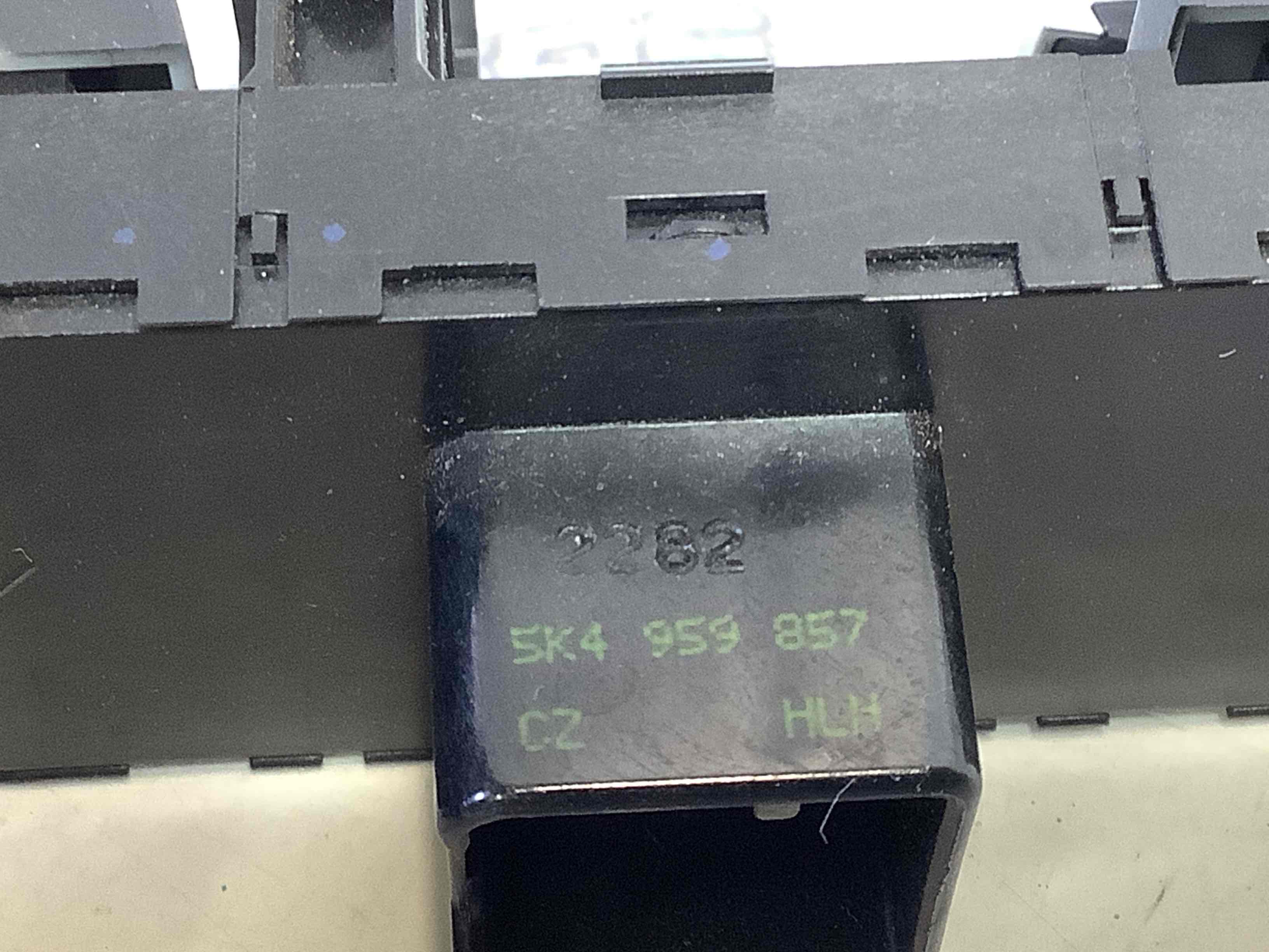 Кнопки керування склопідйомниками