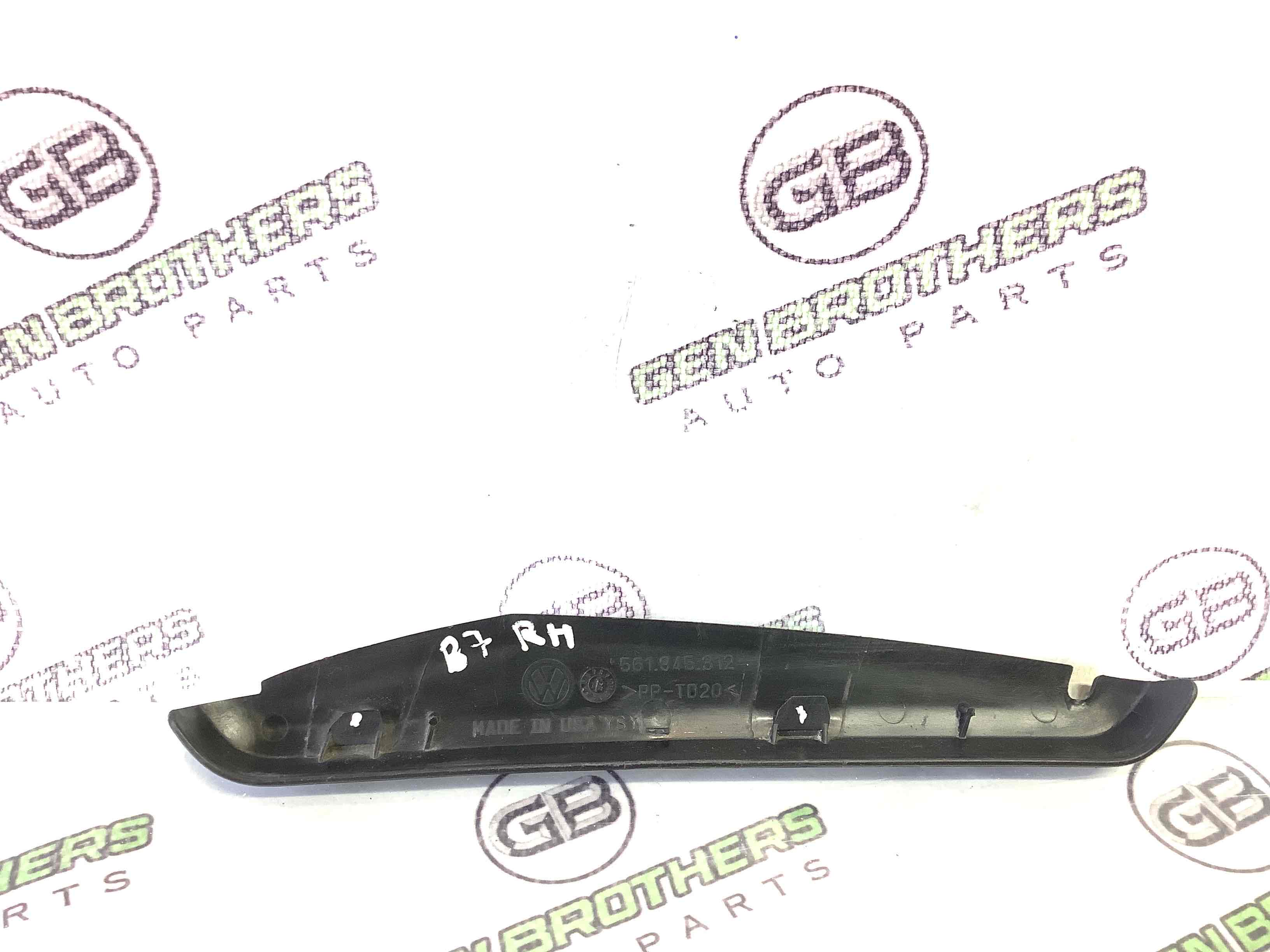 Накладка заднього ліхтаря