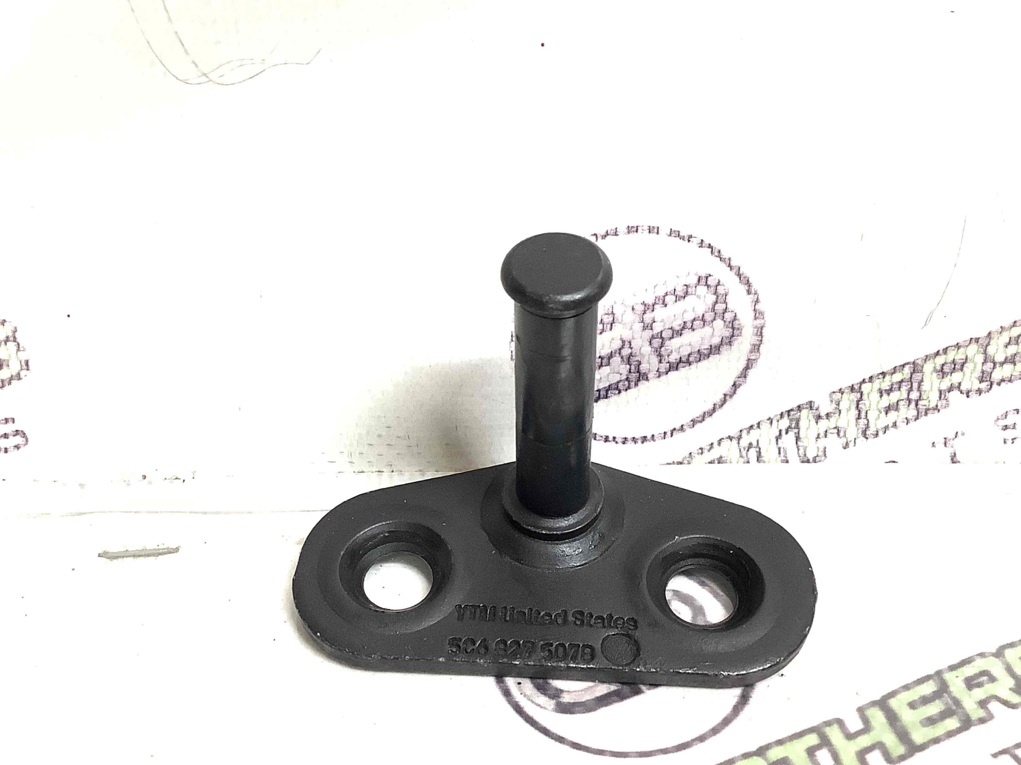 Петля кришки багажника, двері багажника