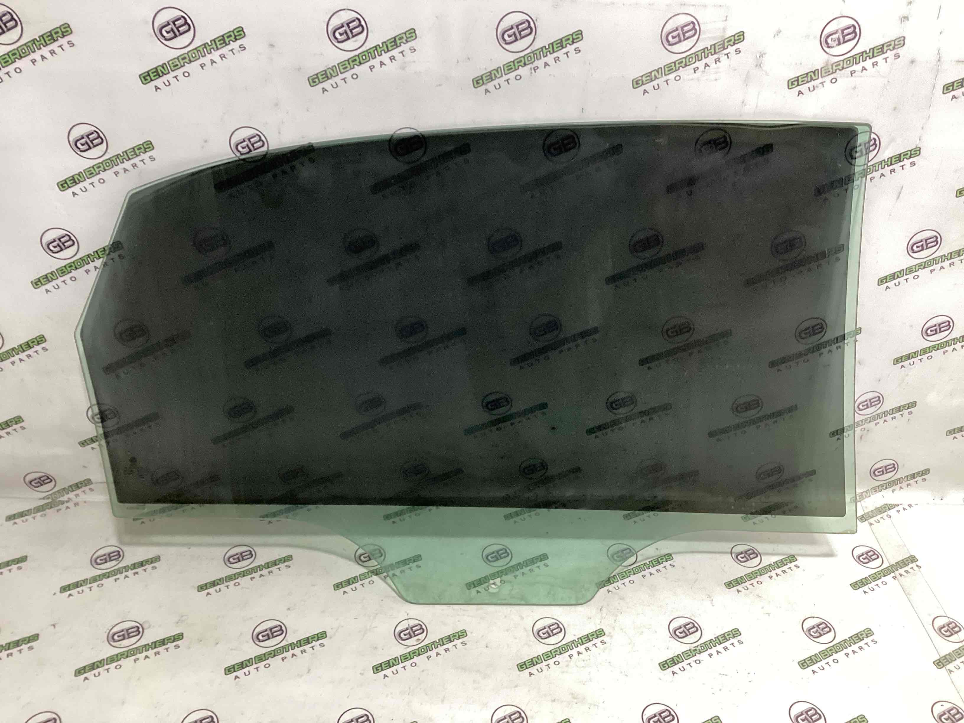 Скло заднє ліве