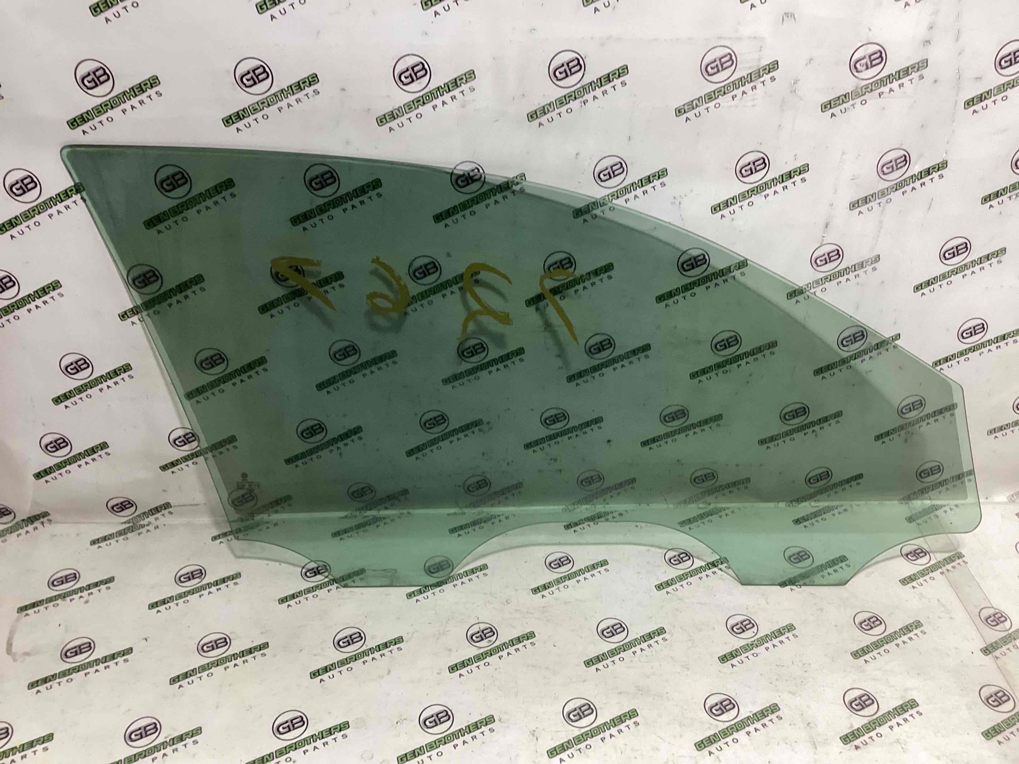 Скло переднє ліве