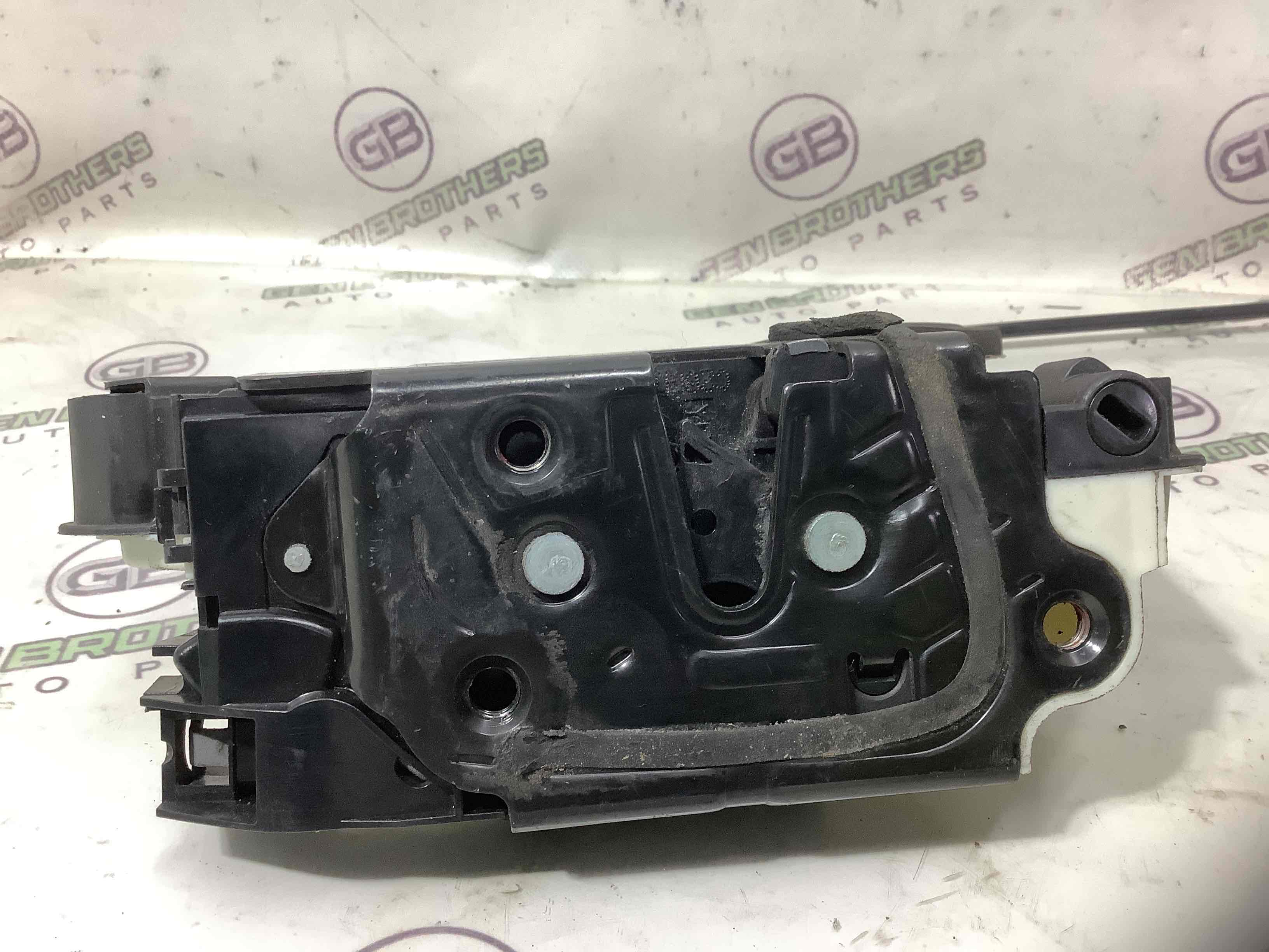 Замок дверей передньої правої