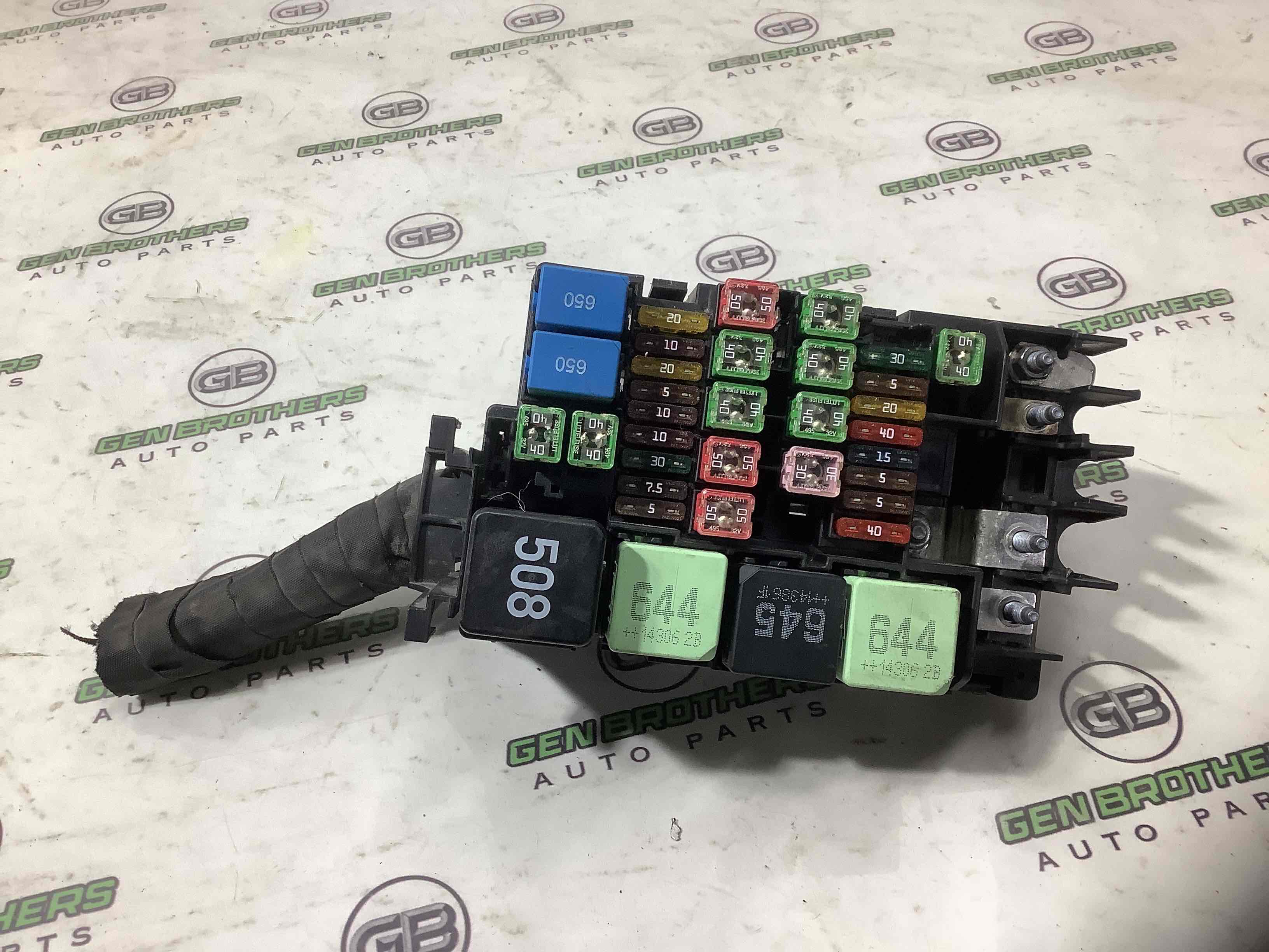 Блок запобіжників (блок реле)